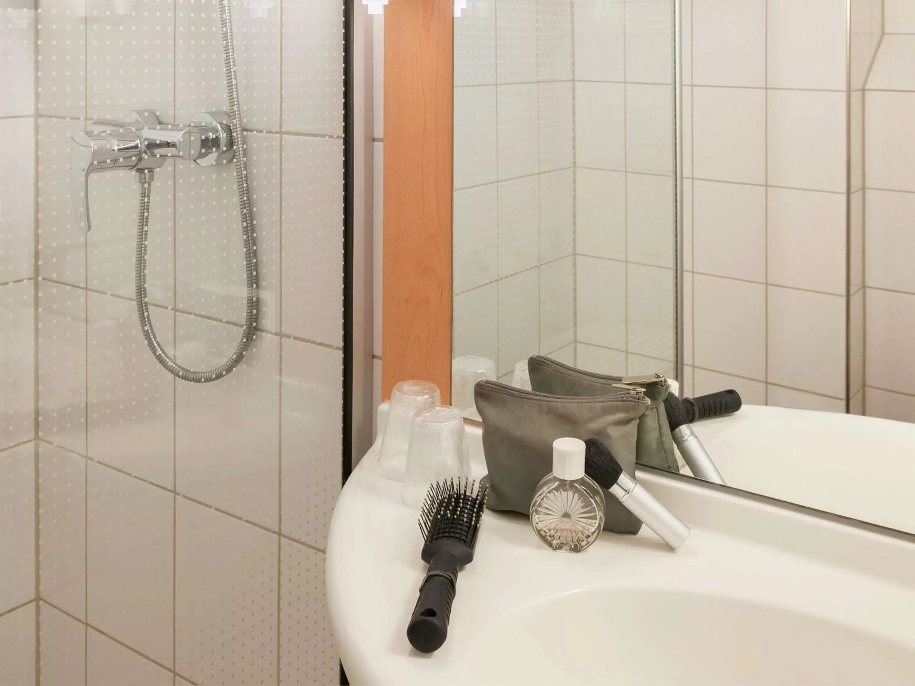 Photo of the whole room, Bathroom in Ibis Schiphol Amsterdam Airport