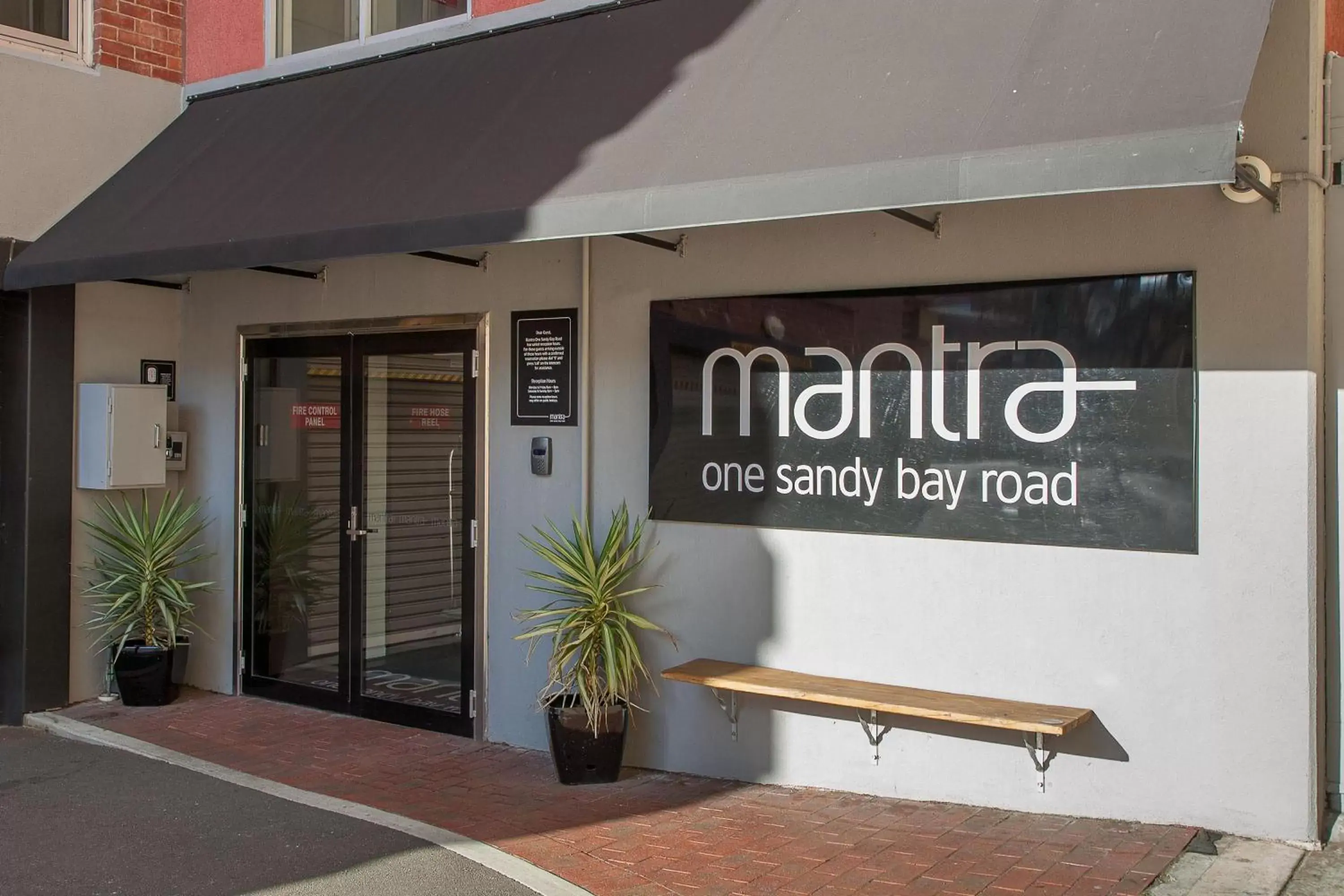 Facade/entrance in Mantra One Sandy Bay Road Facade/entrance in Mantra One Sandy Bay Road