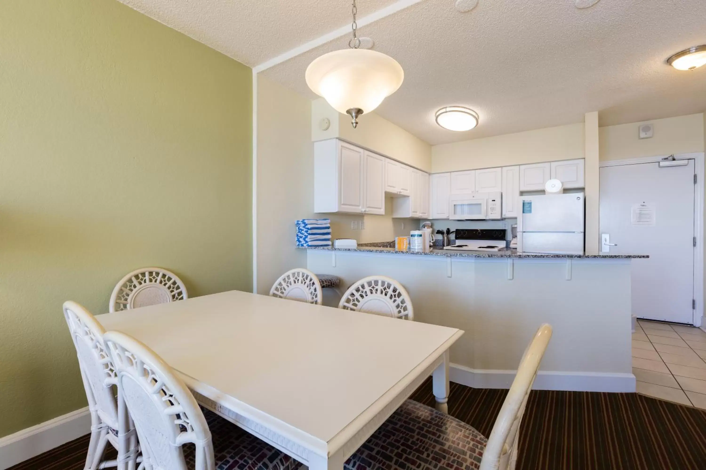 Kitchen or kitchenette, Kitchen/Kitchenette in Maritime Beach Club by Capital Vacations