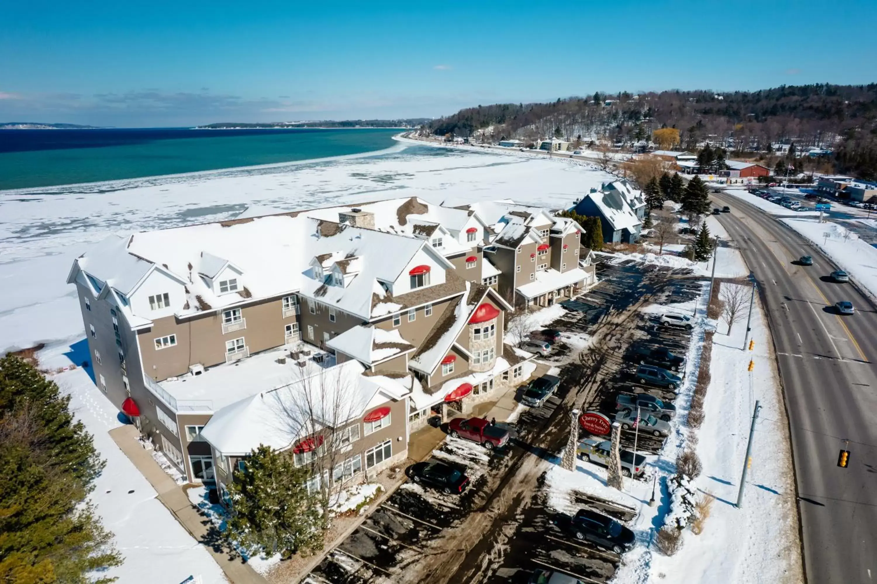 Property building, Bird's-eye View in Cherry Tree Inn & Suites