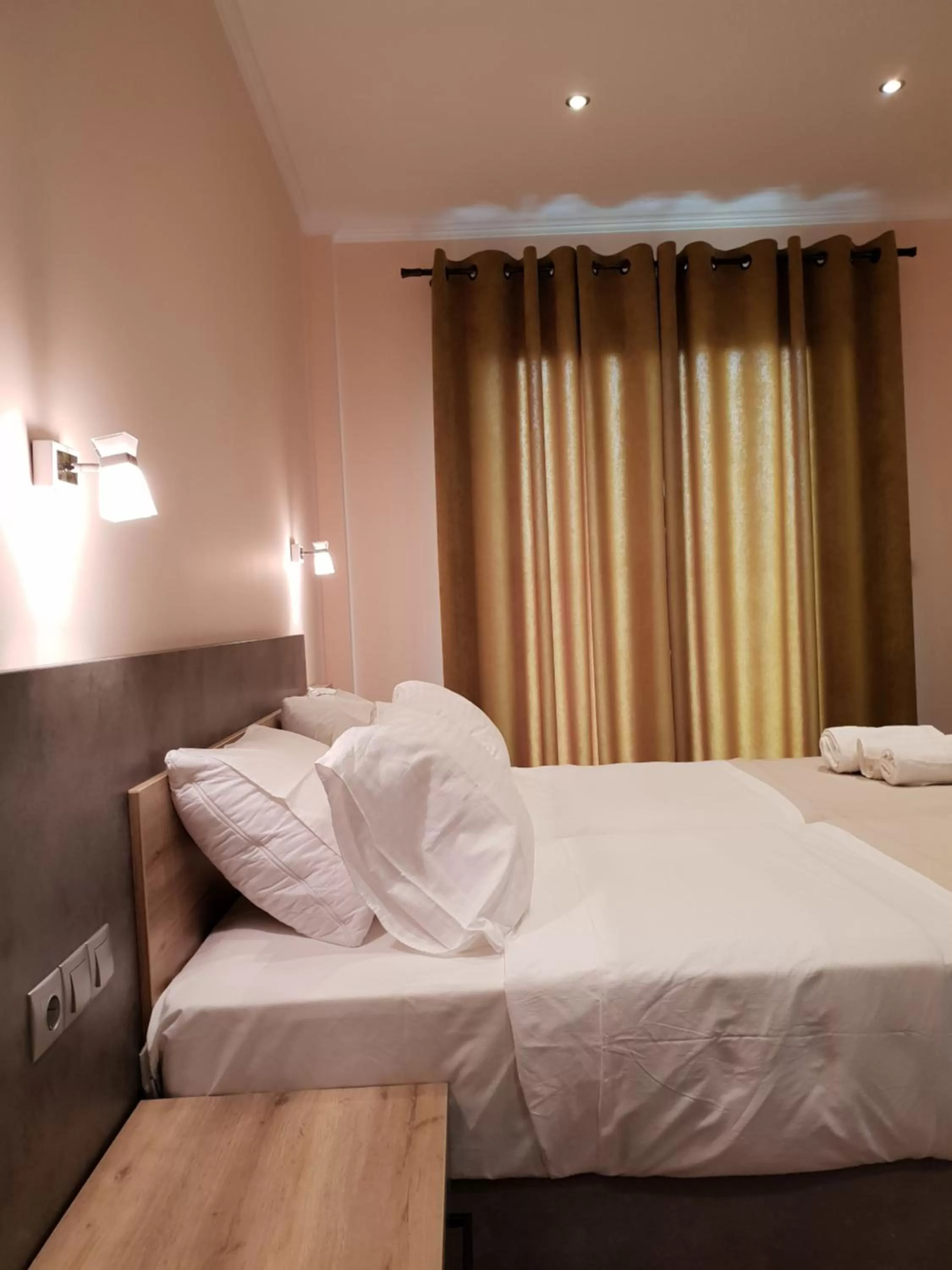 Photo of the whole room, Bed in Mondeus Inn Luxury