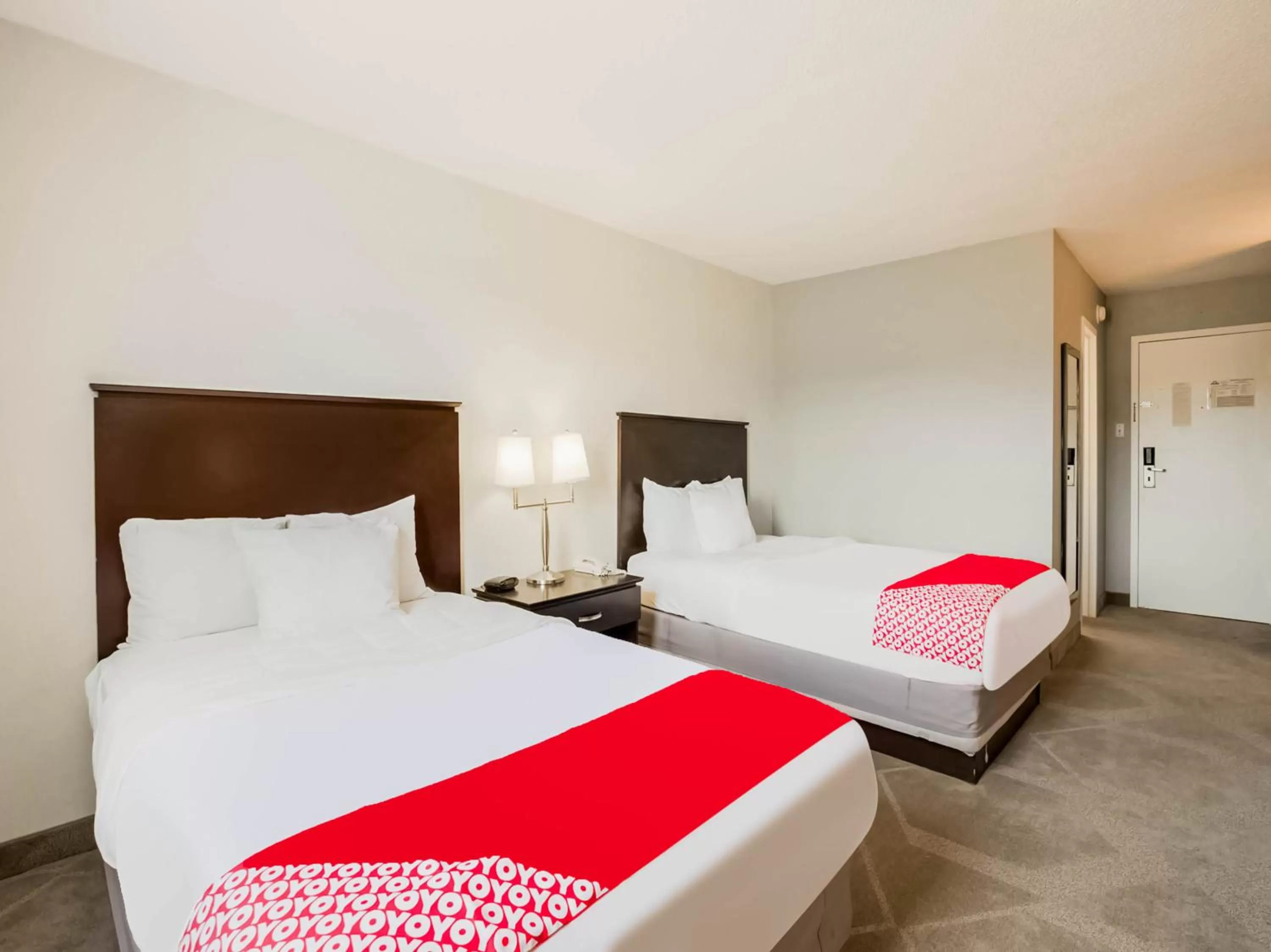 Bedroom in Days Inn by Wyndham Conneaut