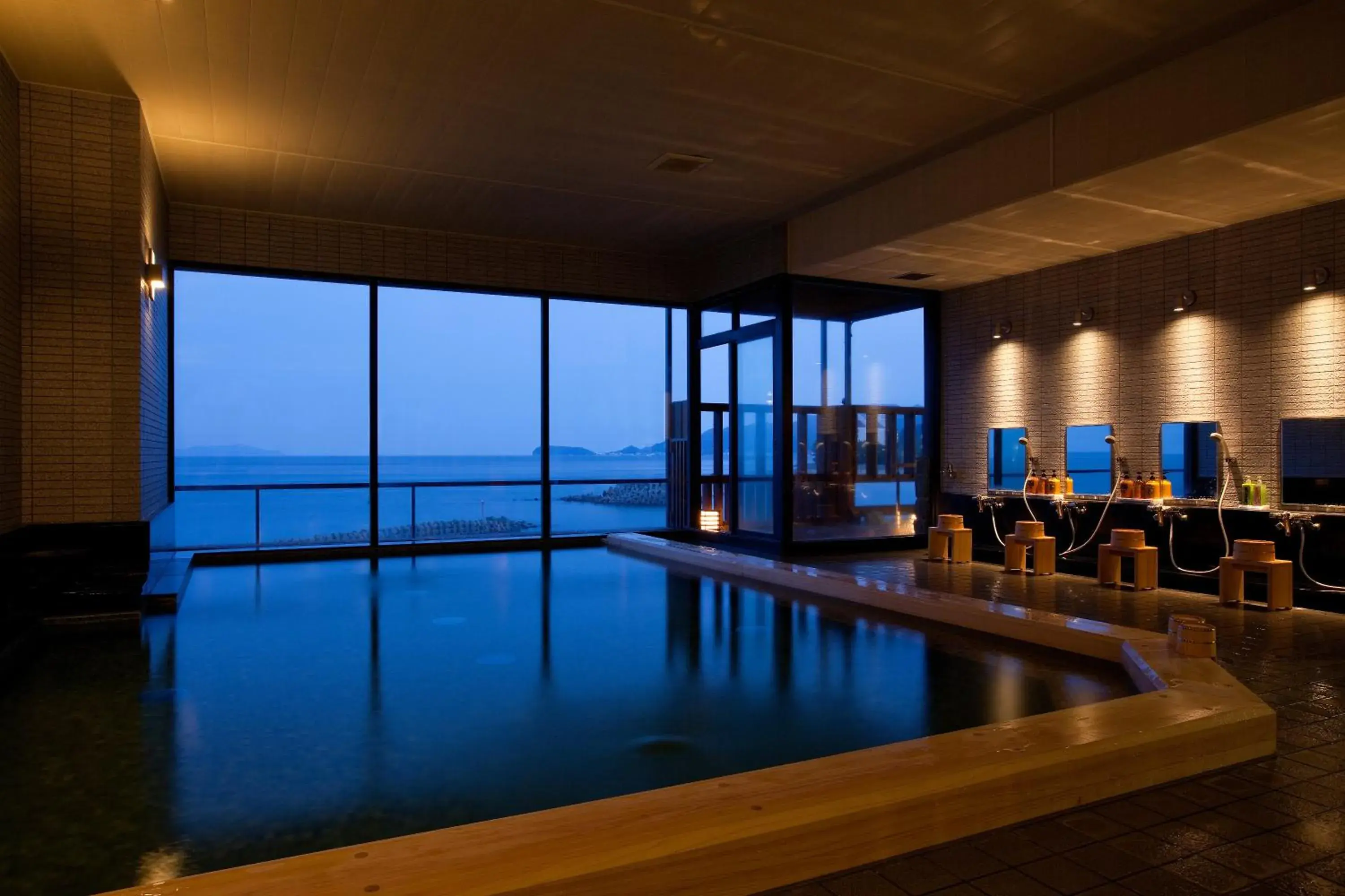 Hot Spring Bath, Swimming Pool in Hanagoyomi - Sumoto Onsen