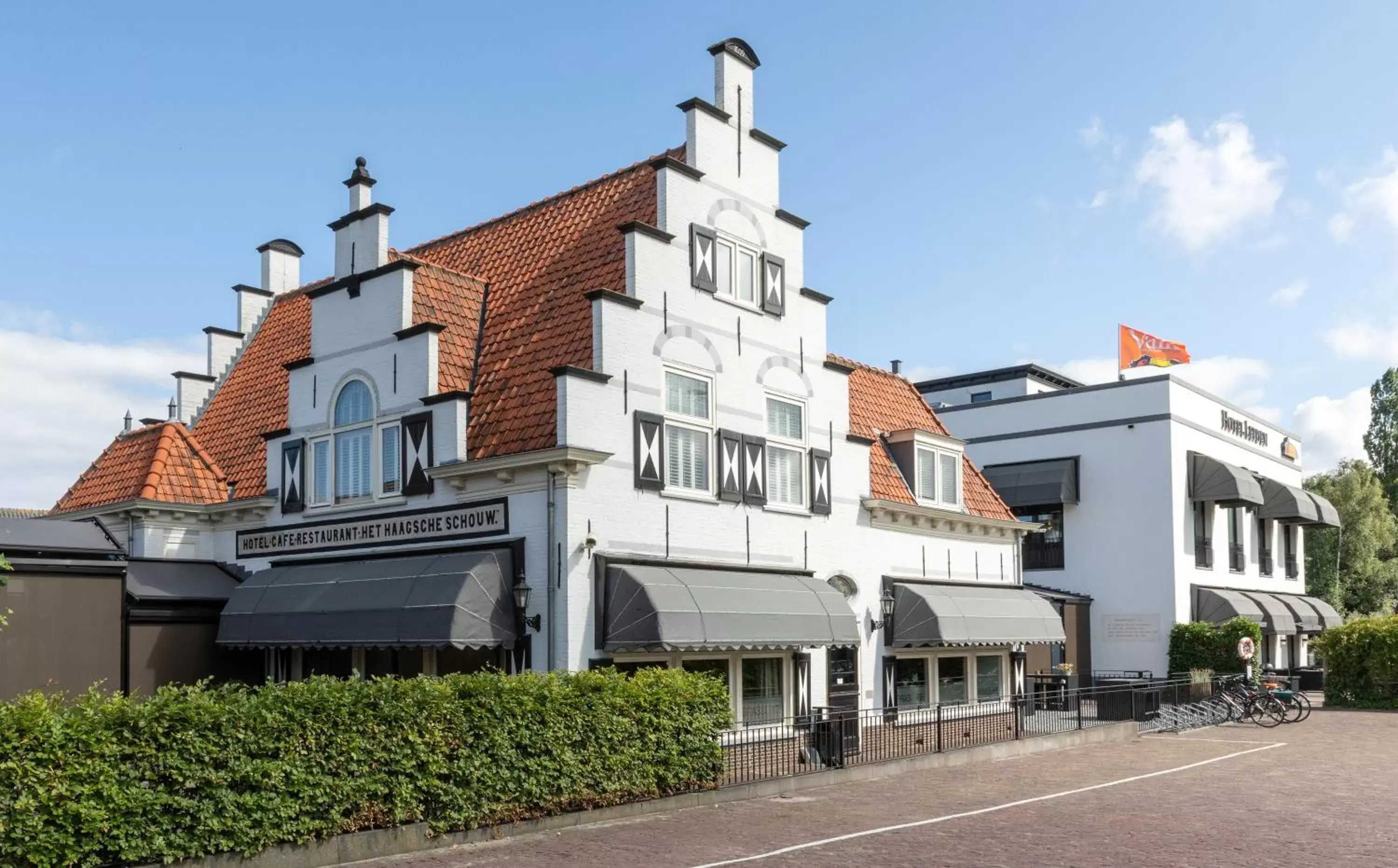 Restaurant/places to eat, Property Building in Van der Valk Hotel Leiden