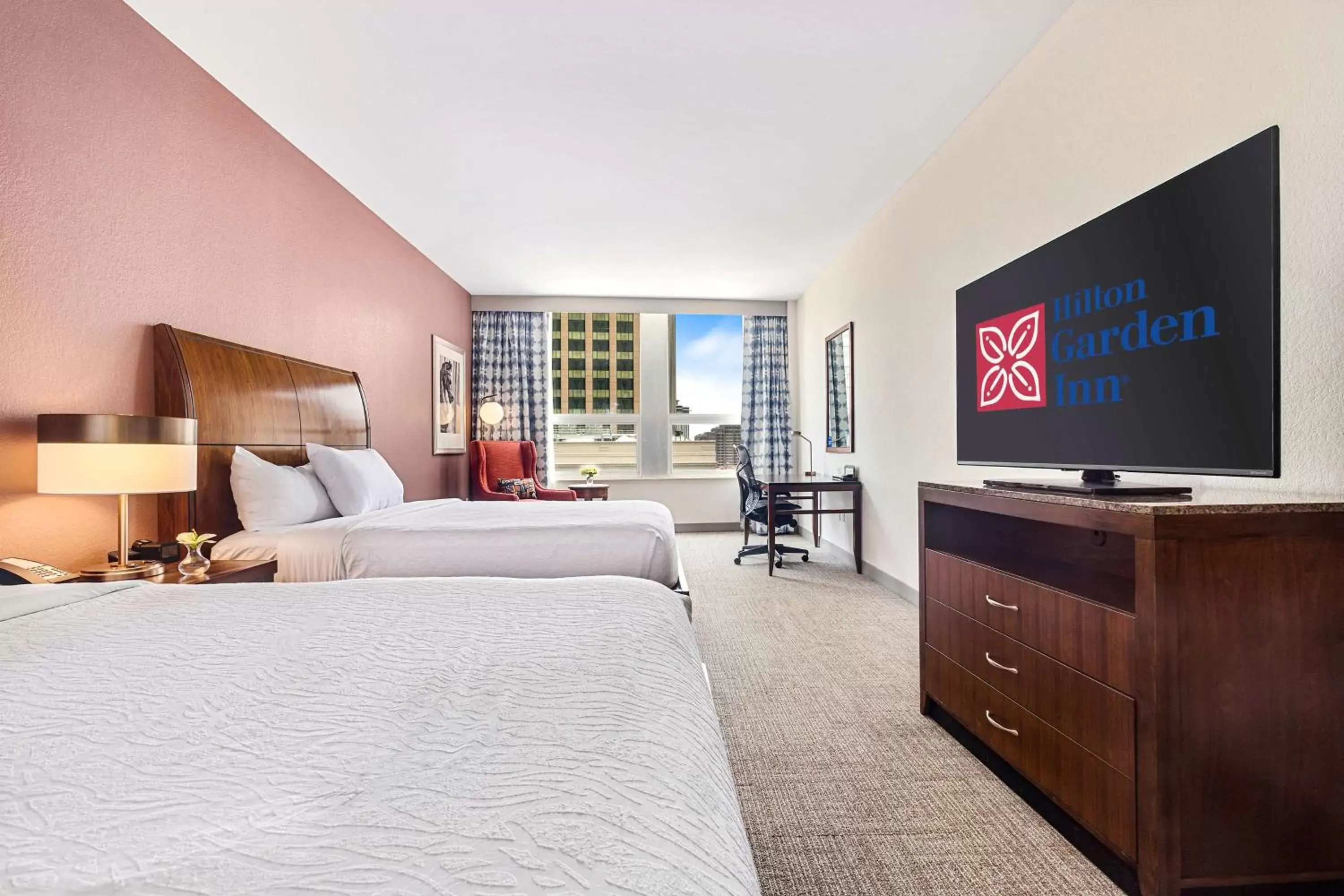 Bedroom, TV/Entertainment Center in Hilton Garden Inn New Orleans French Quarter/CBD