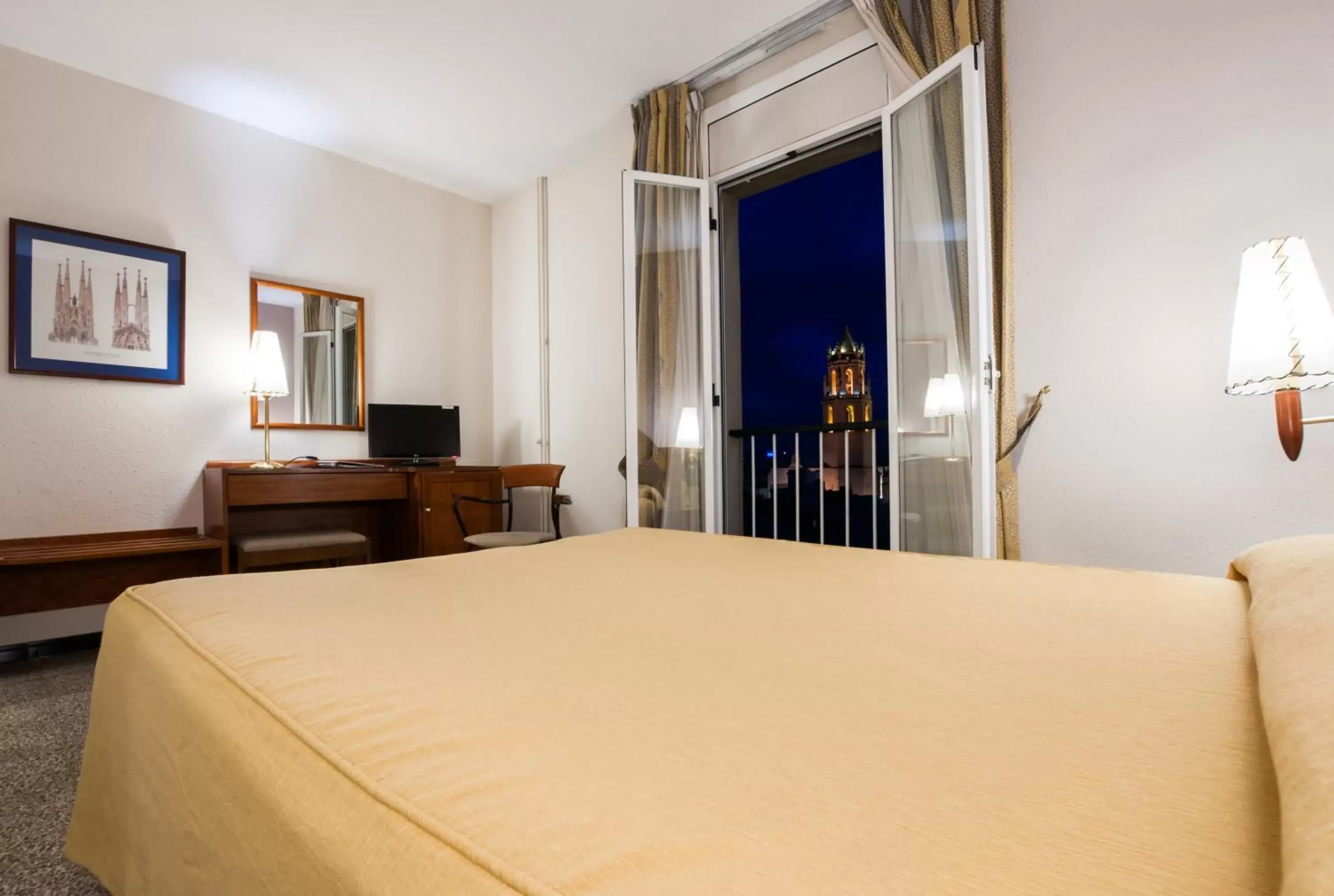 Bed in Hotel Gaudi
