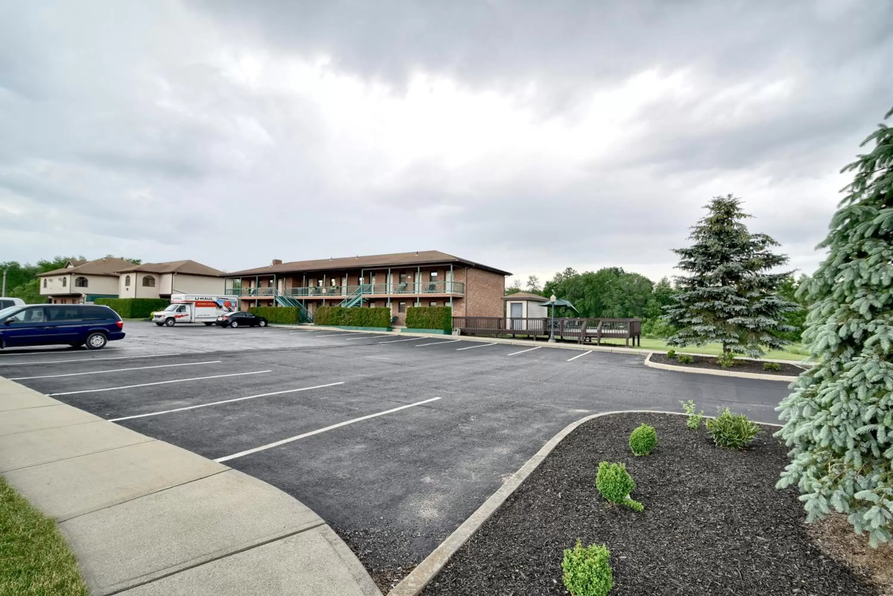 Property Building in Roosevelt Inn & Suites Saratoga Springs