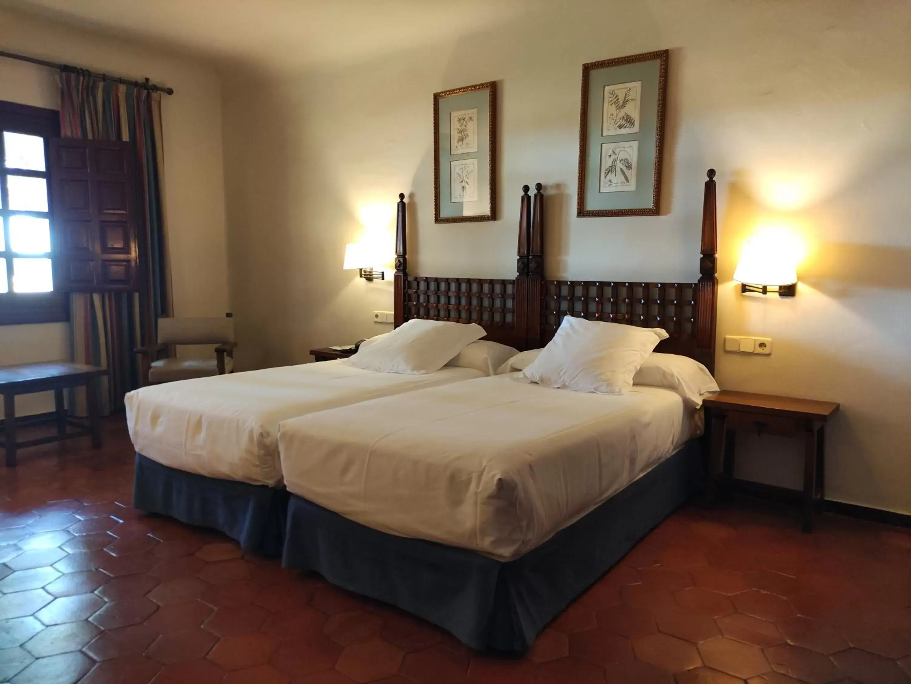 Photo of the whole room, Bed in Parador de Albacete