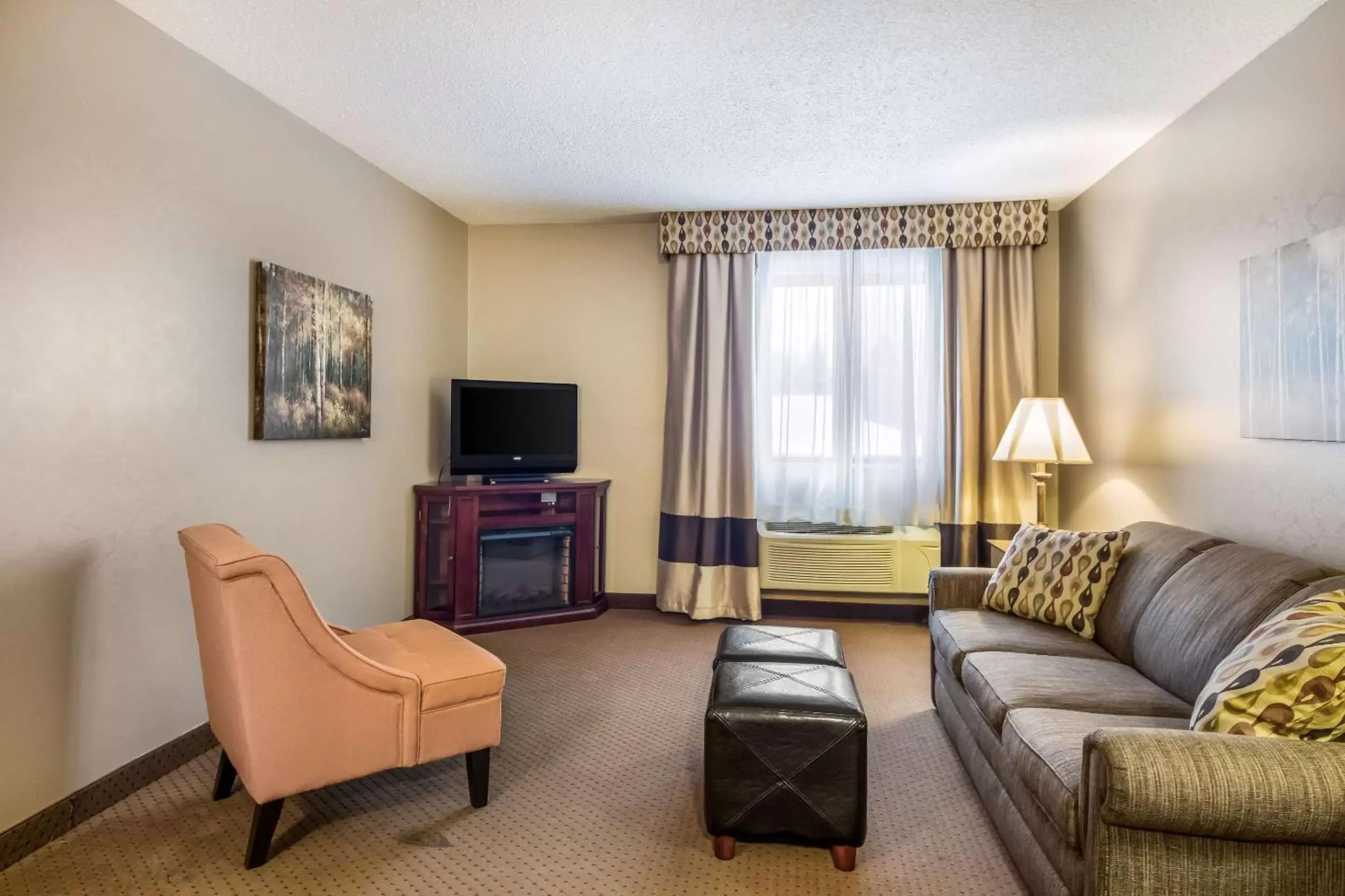 Photo of the whole room, Seating Area in Quality Inn & Suites