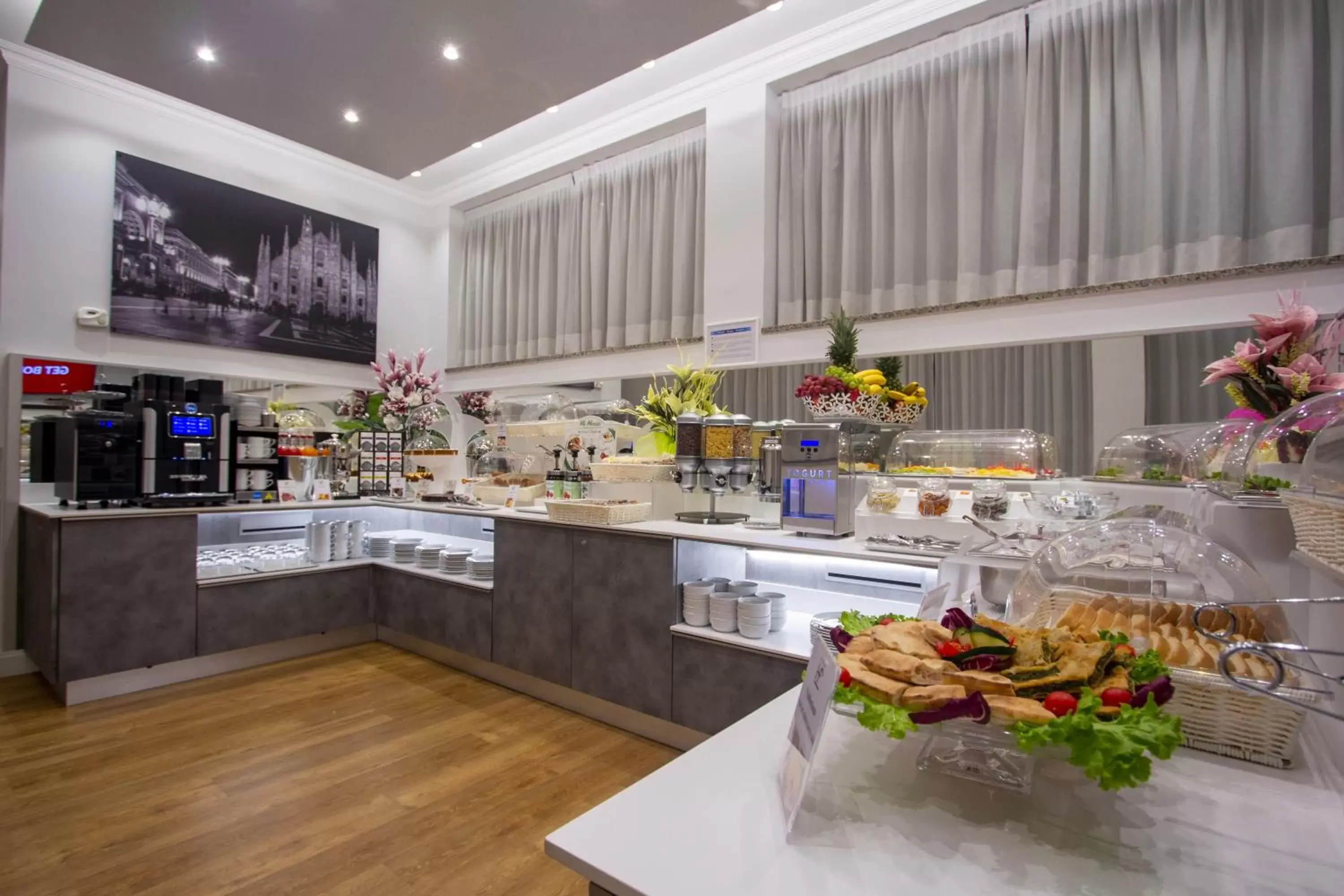 Breakfast in Hotel Flora Breakfast in Hotel Flora