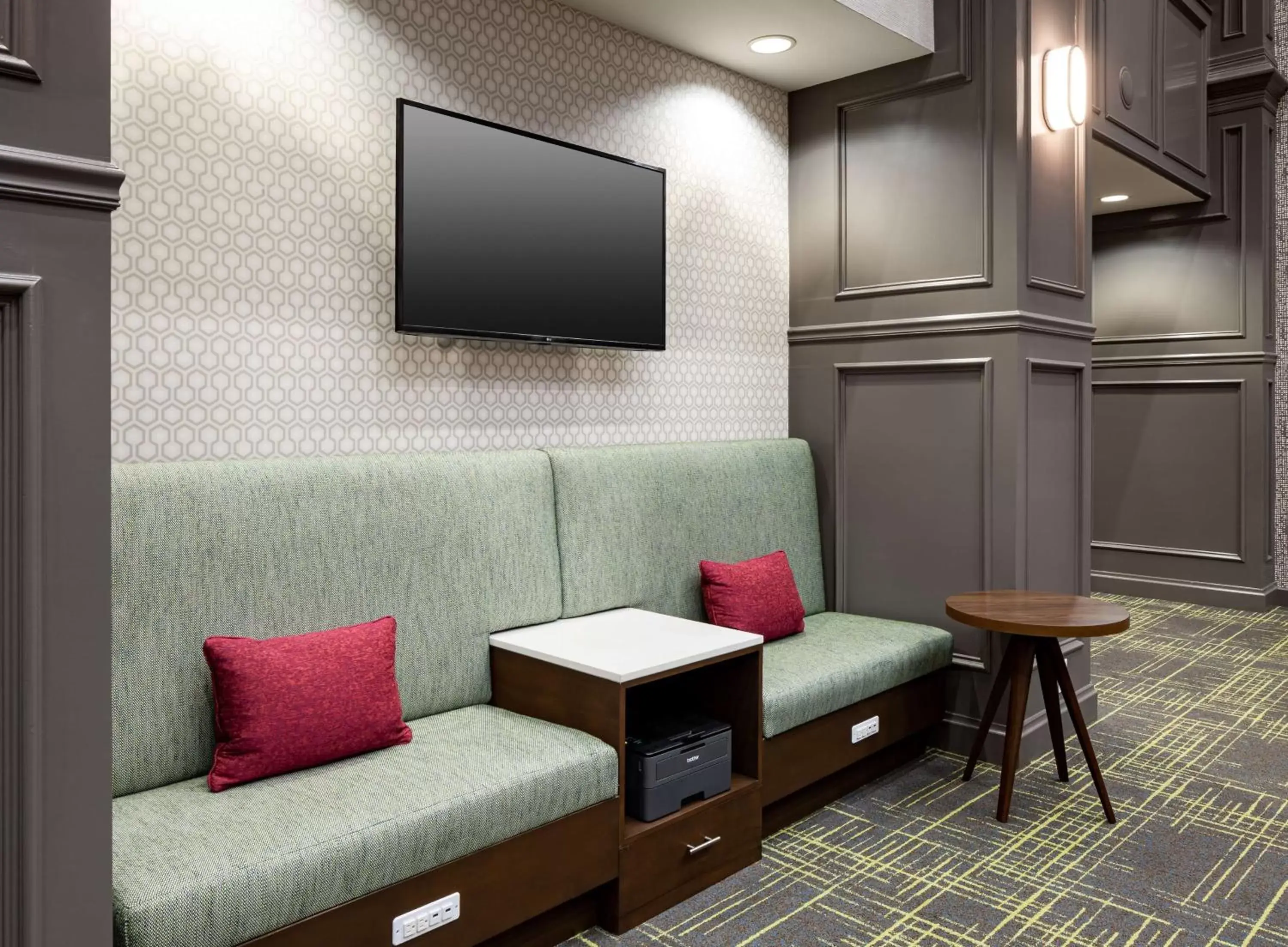 Lobby or reception, TV/Entertainment Center in Hampton Inn & Suites Texarkana