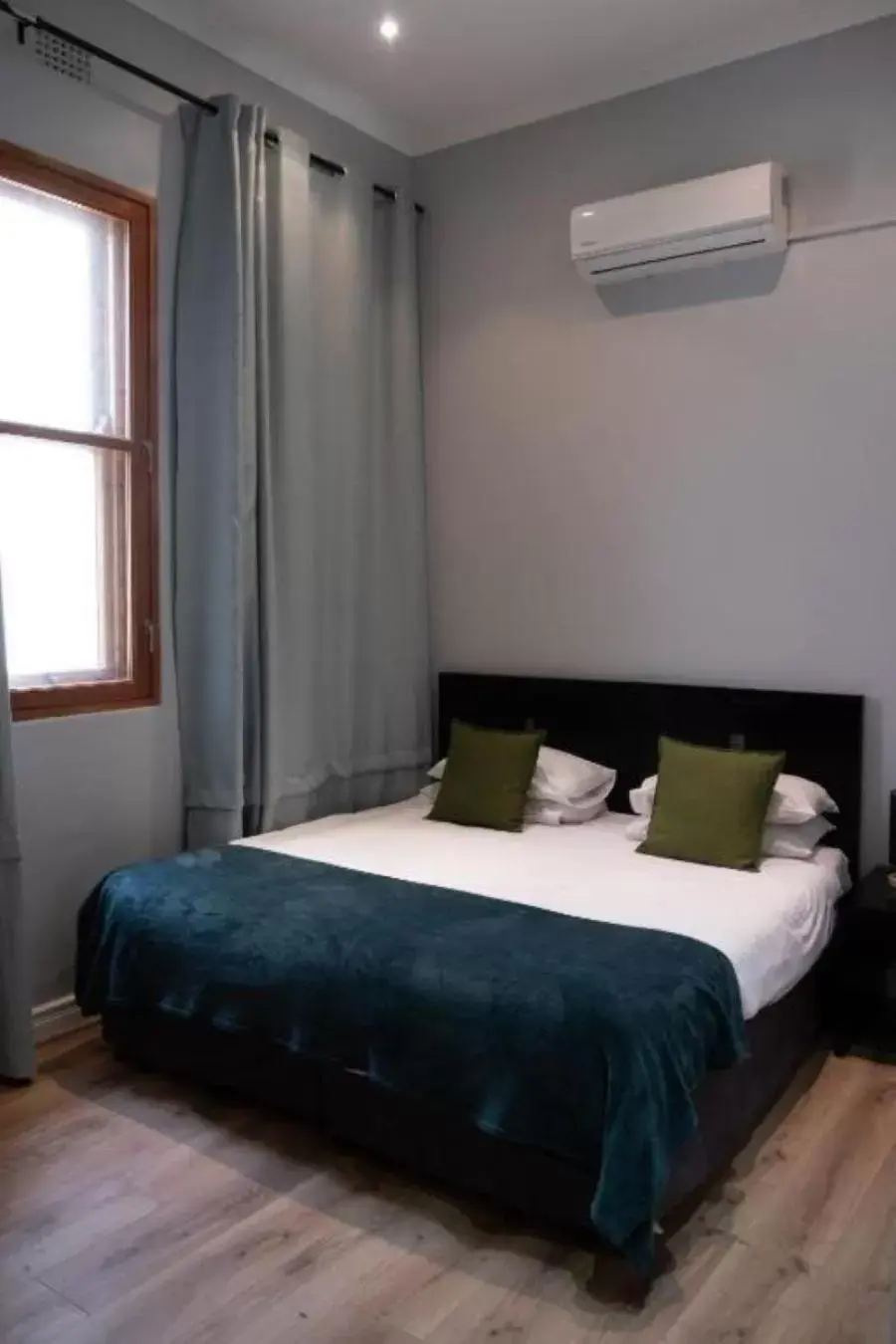 Photo of the whole room, Bed in Long Street Boutique Hotel