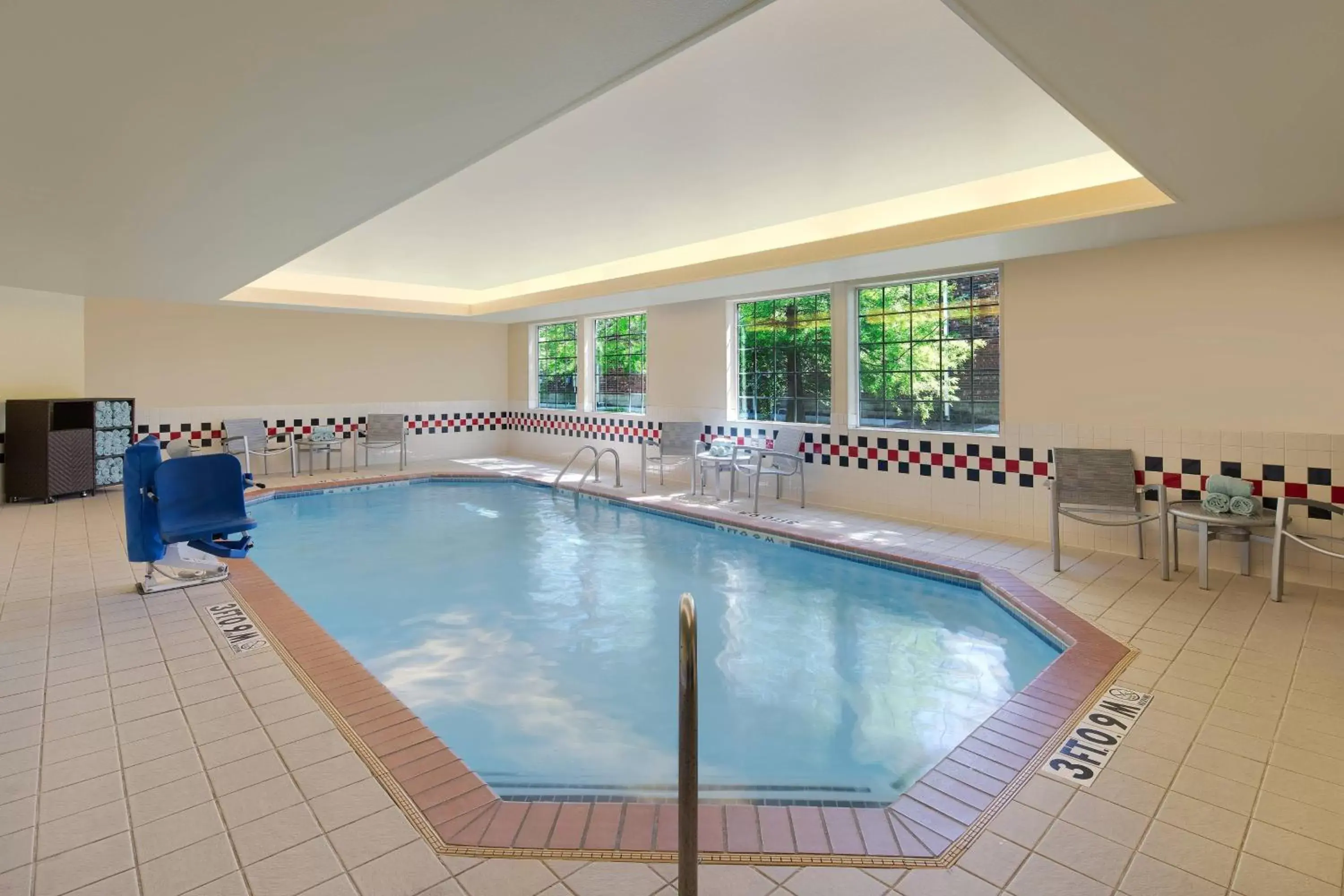Swimming Pool in TownePlace Suites by Marriott Bentonville Rogers
