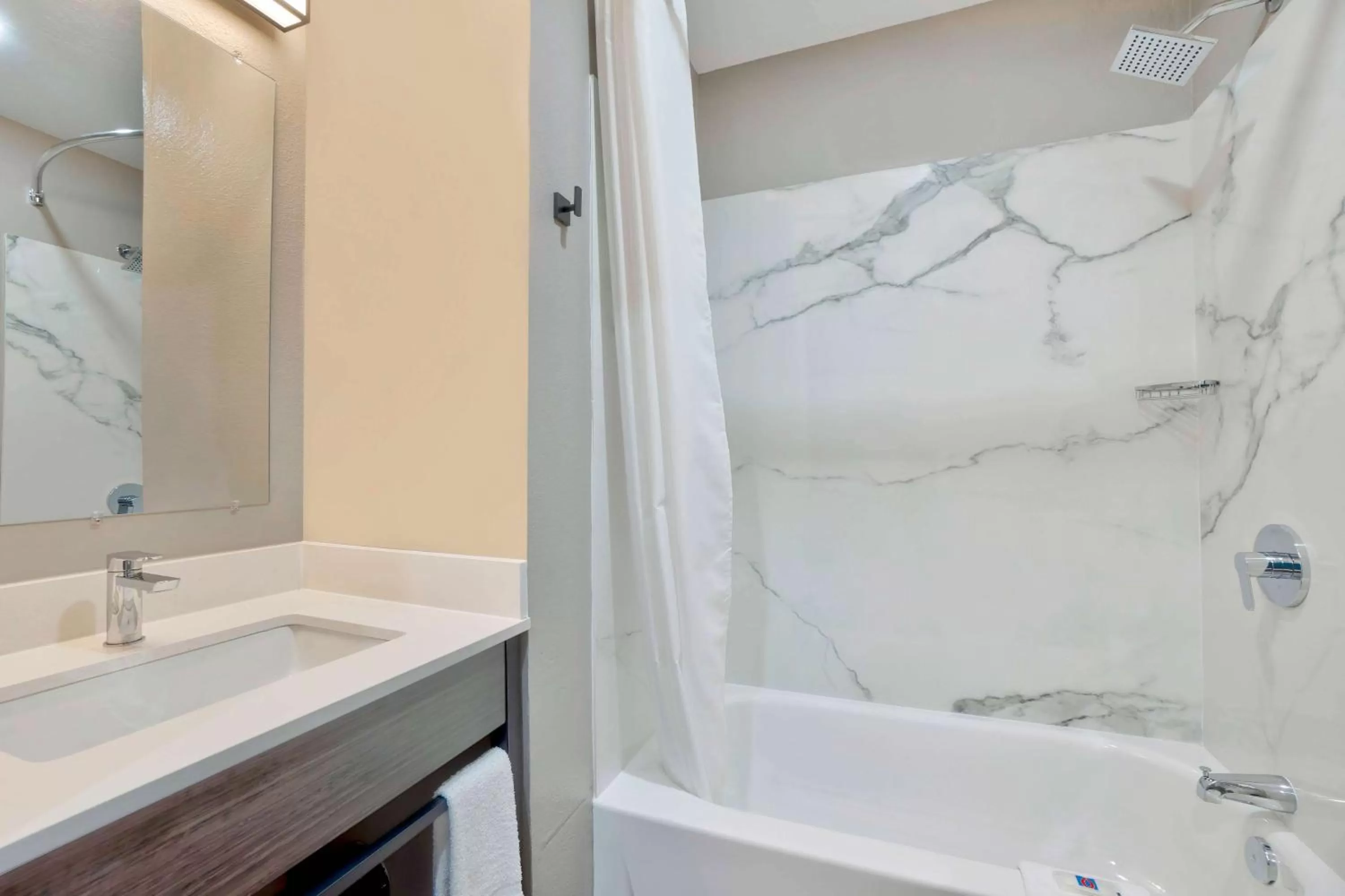 Photo of the whole room in Motel 6-Fort Lauderdale, FL