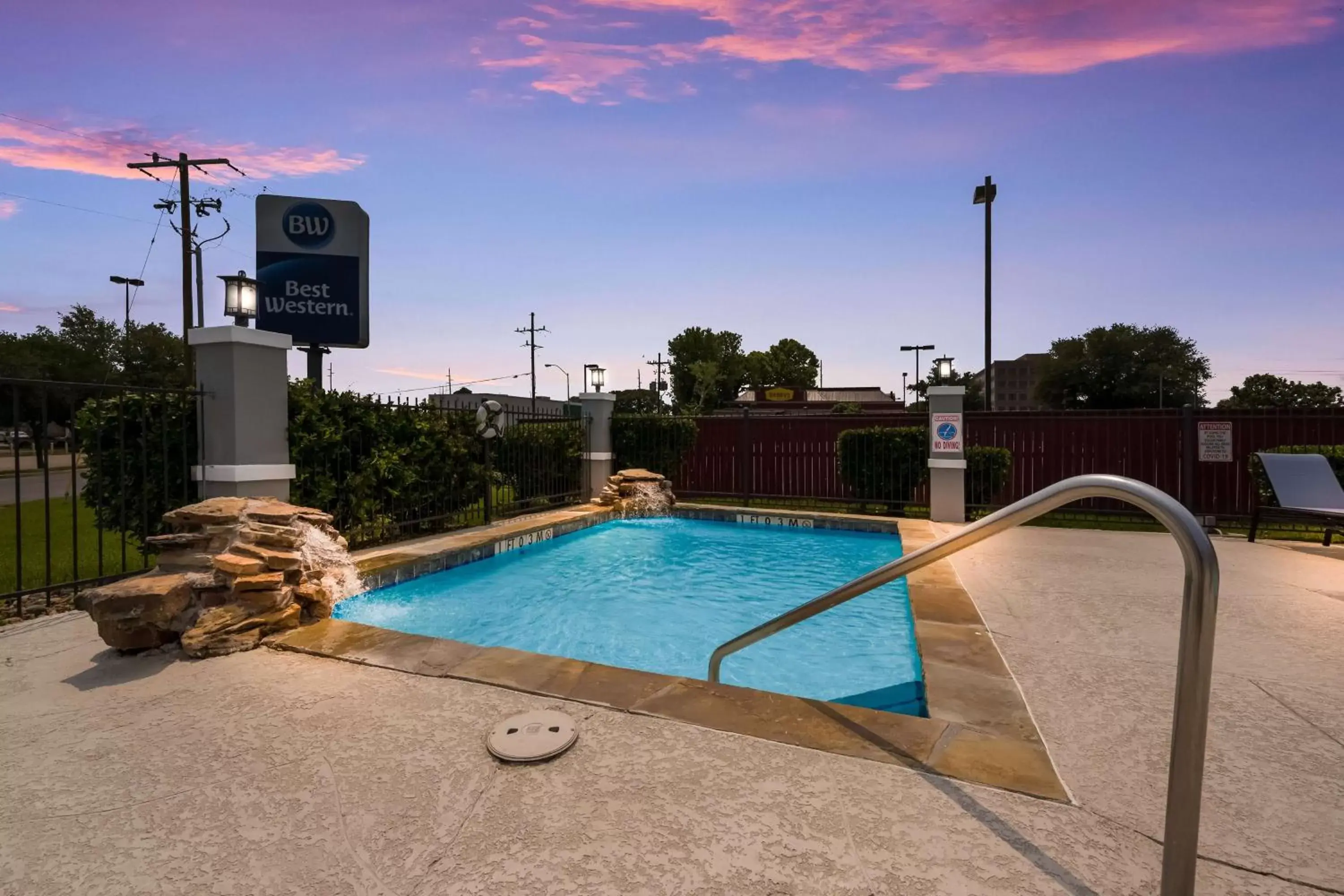 Pool view, Swimming Pool in Best Western Huntsville