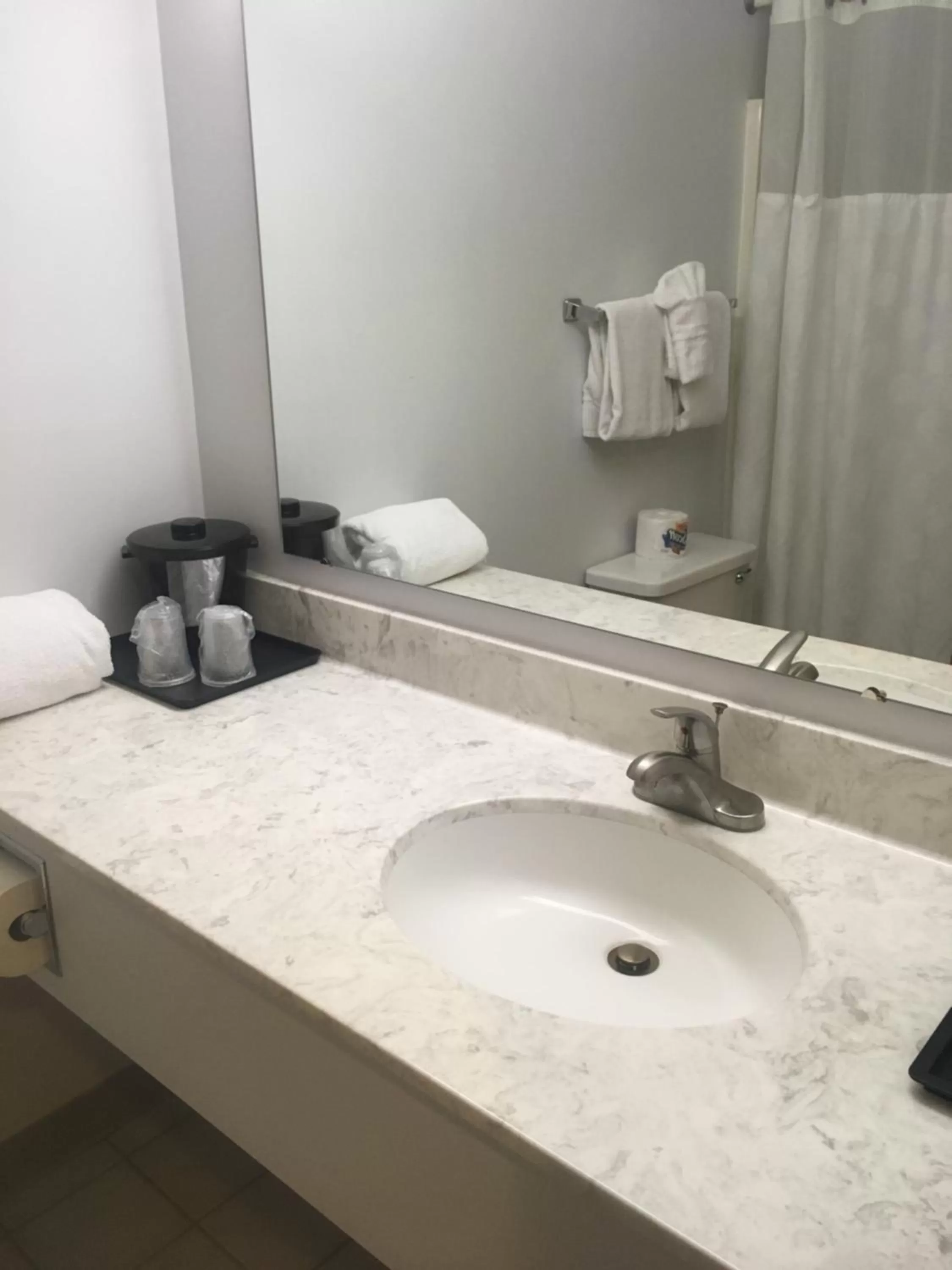 Queen Room with Two Queen Beds - Hotel in Villager Motel & Glen Manor Estate