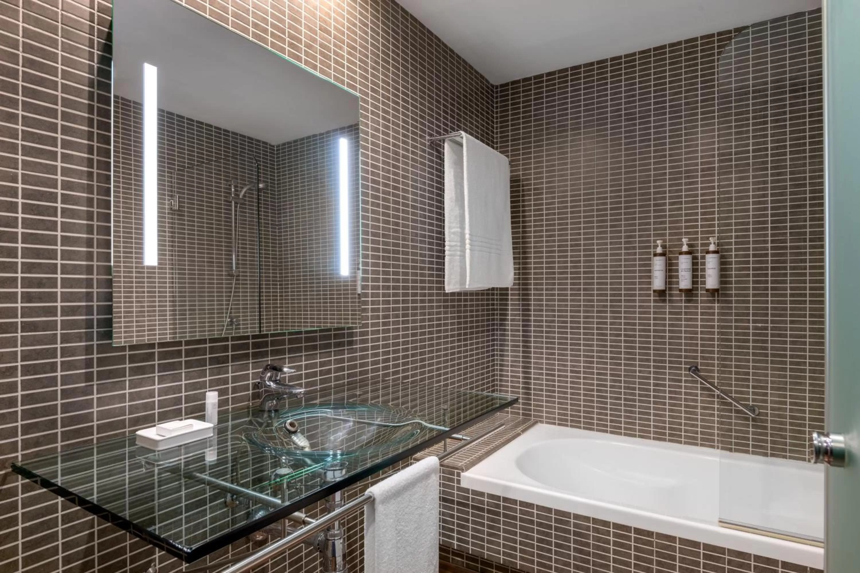 Photo of the whole room in AC Hotel by Marriott Madrid Airport