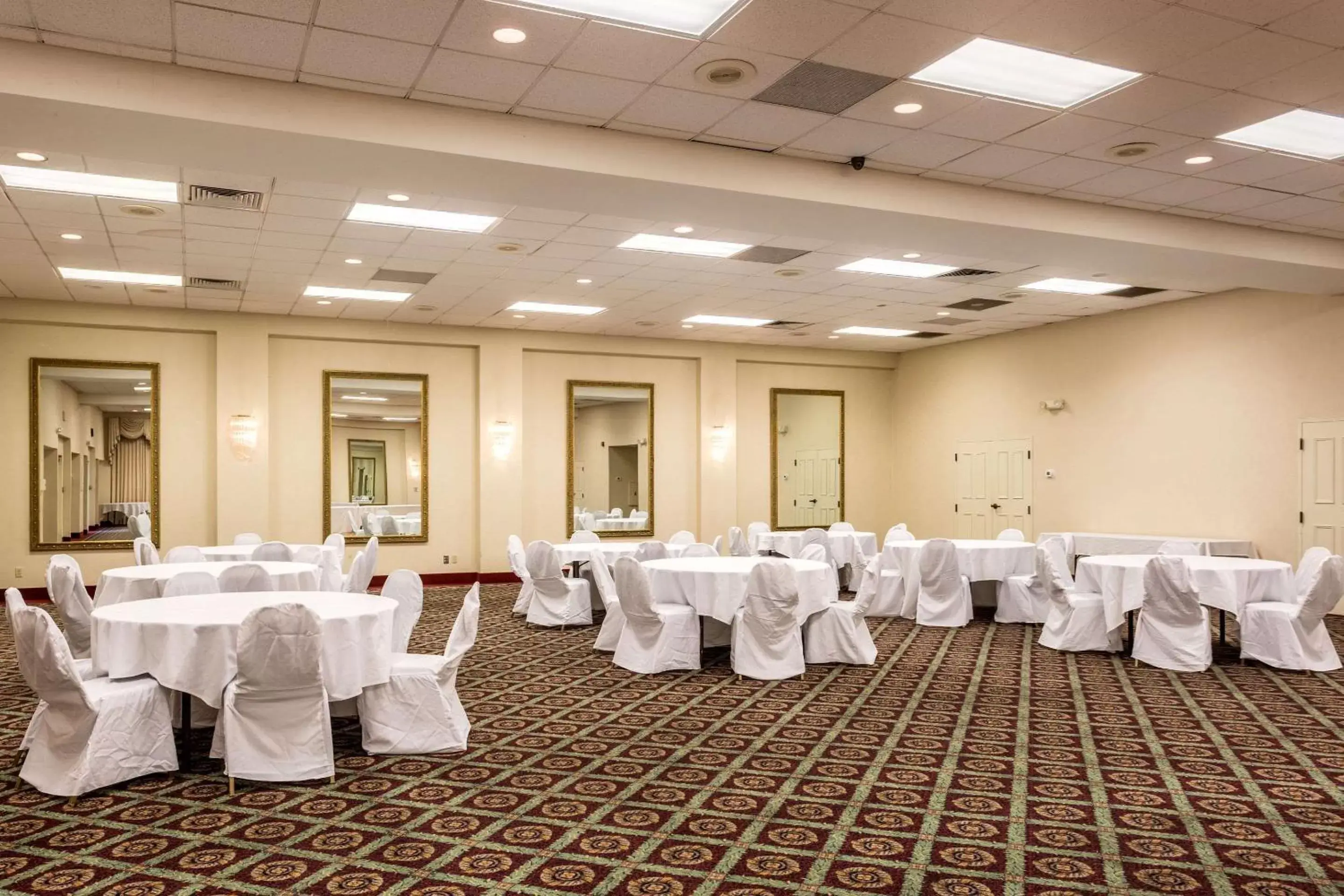 On site, Banquet Facilities in Quality Inn Union City US 51