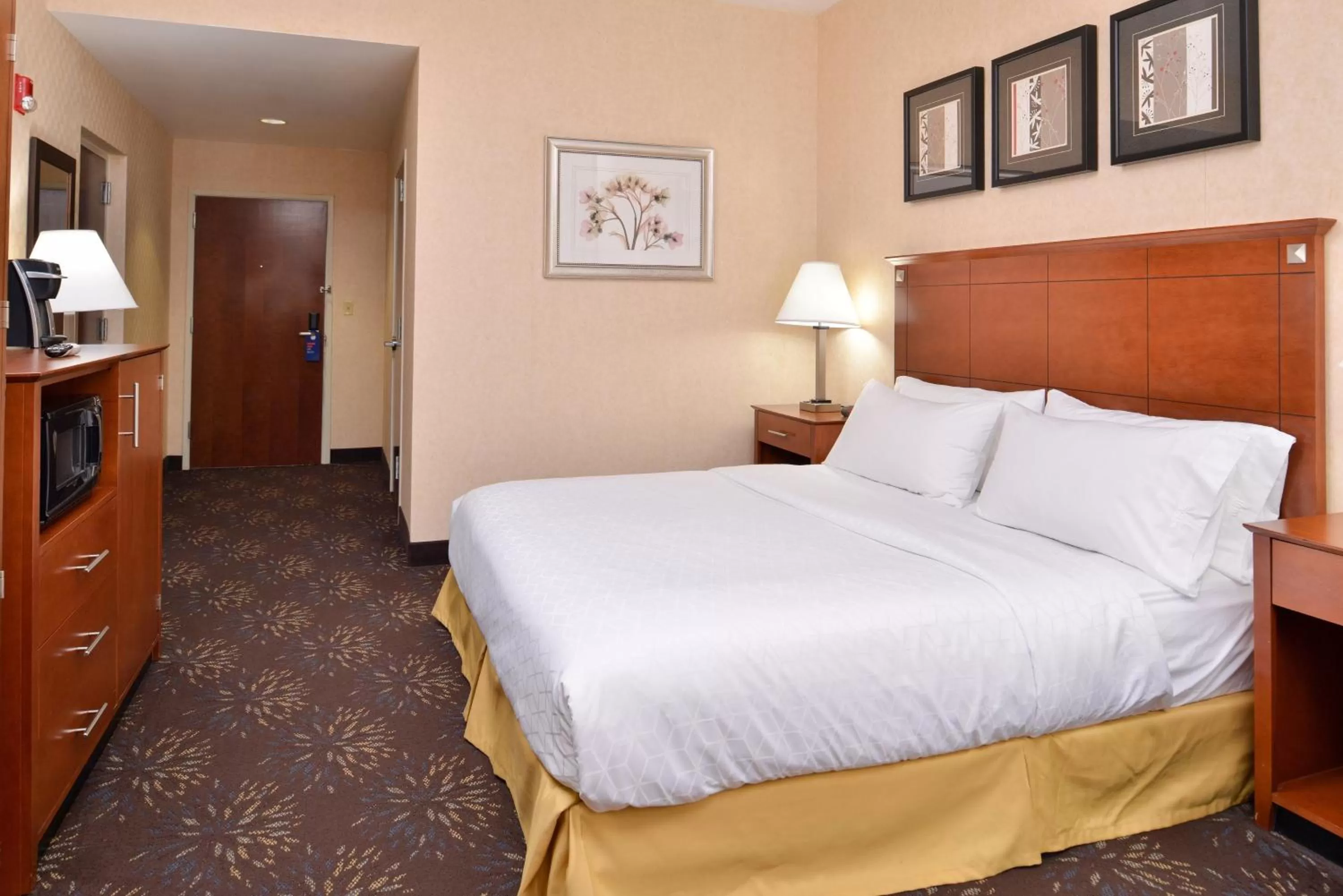 King Room - Non-Smoking in Holiday Inn Express Hotel & Suites West Chester by IHG