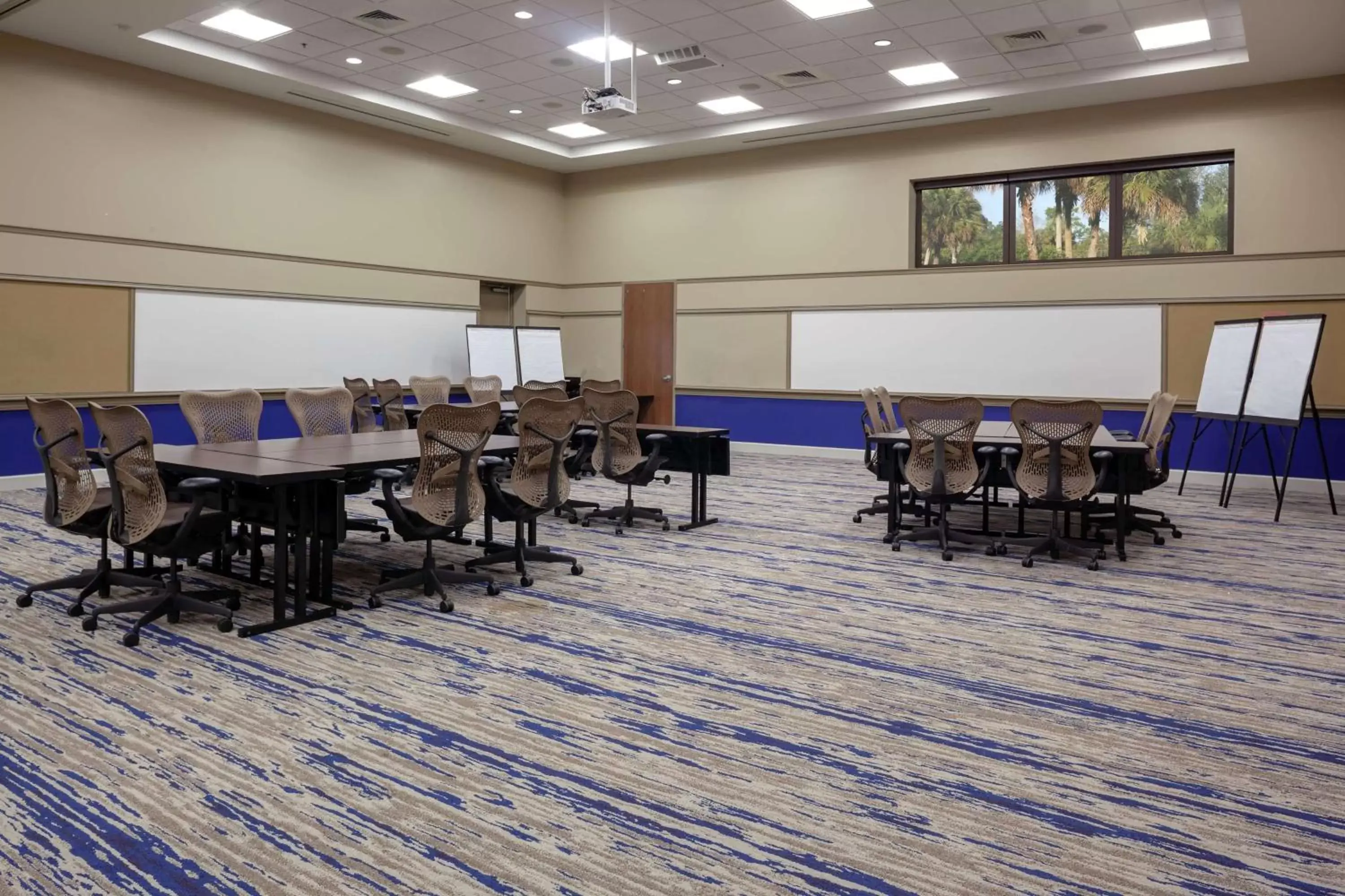 Meeting/conference room in DoubleTree by Hilton Palm Beach Gardens