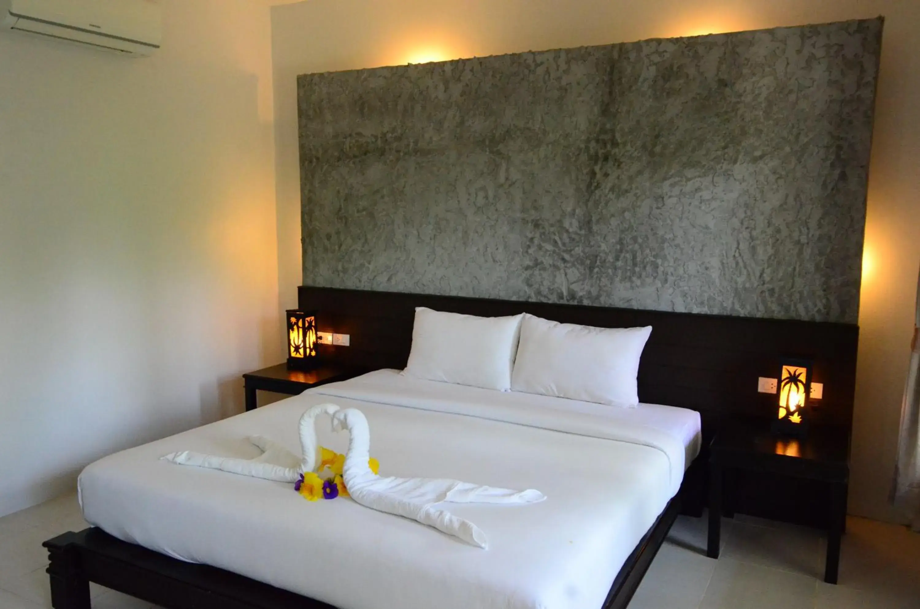 Bed, Room Photo in Khaolak Suthawan Resort (SHA Extra Plus)