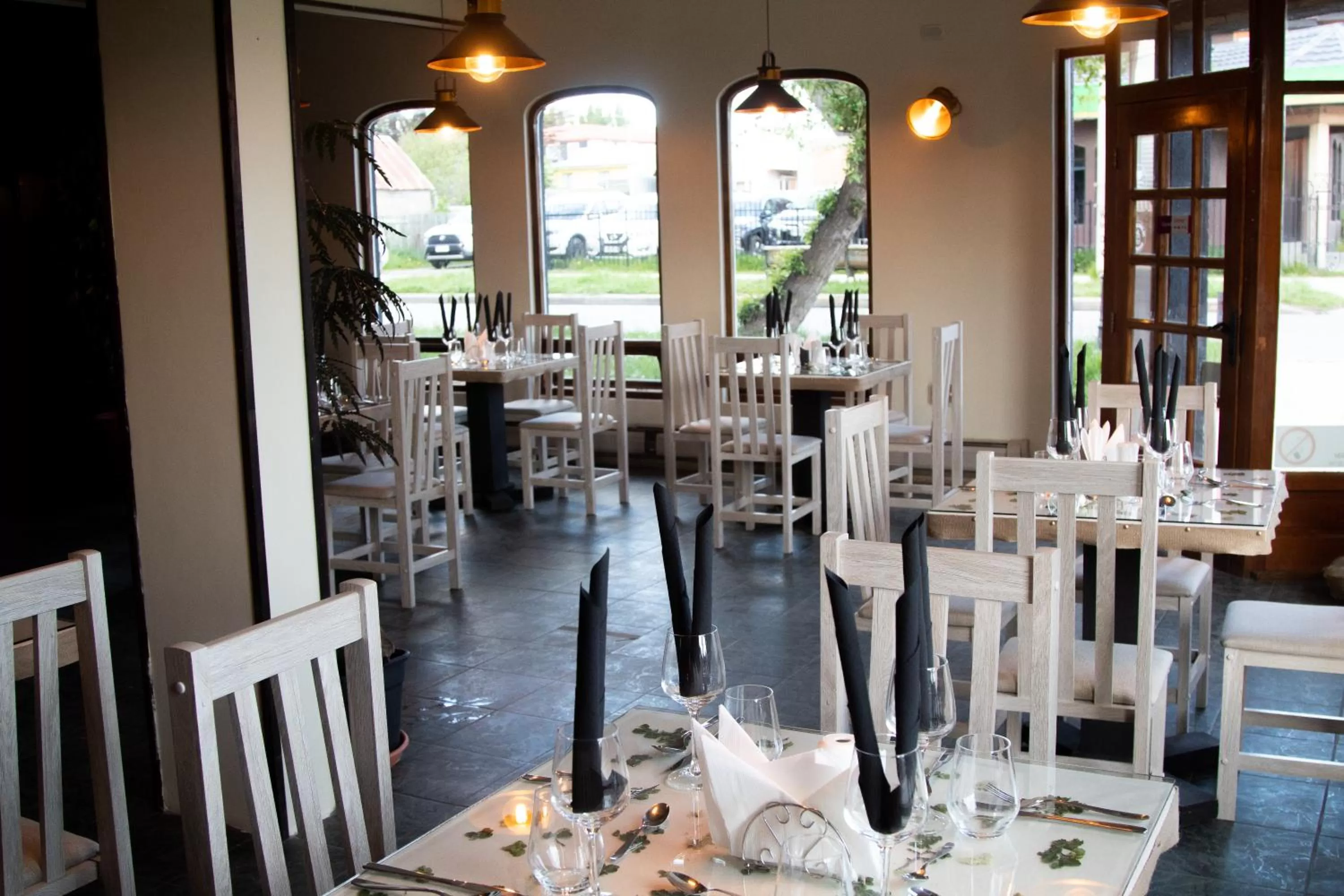 Restaurant/Places to Eat in Darwin Hotel