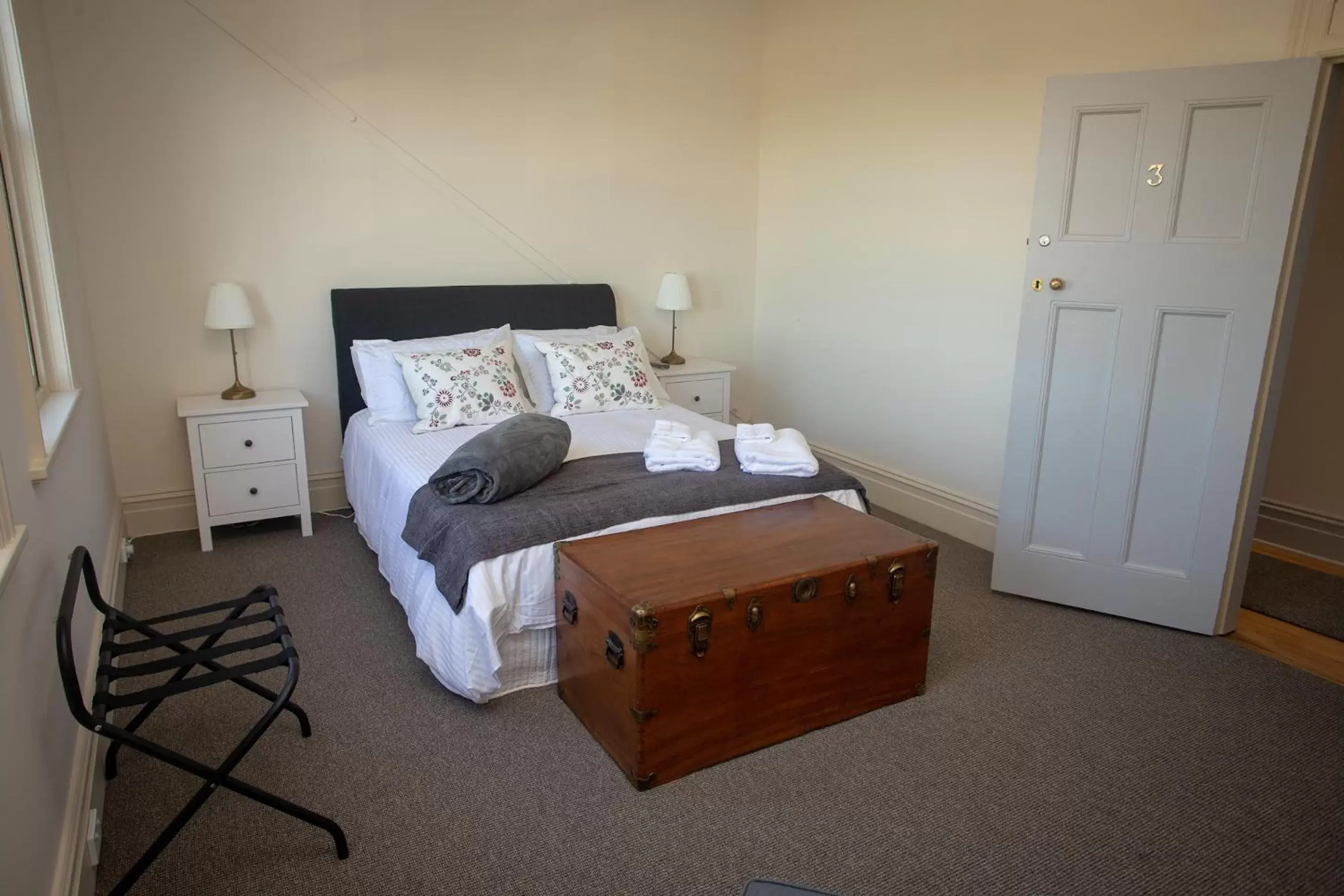 Bedroom, Bed in Helensburgh Hotel