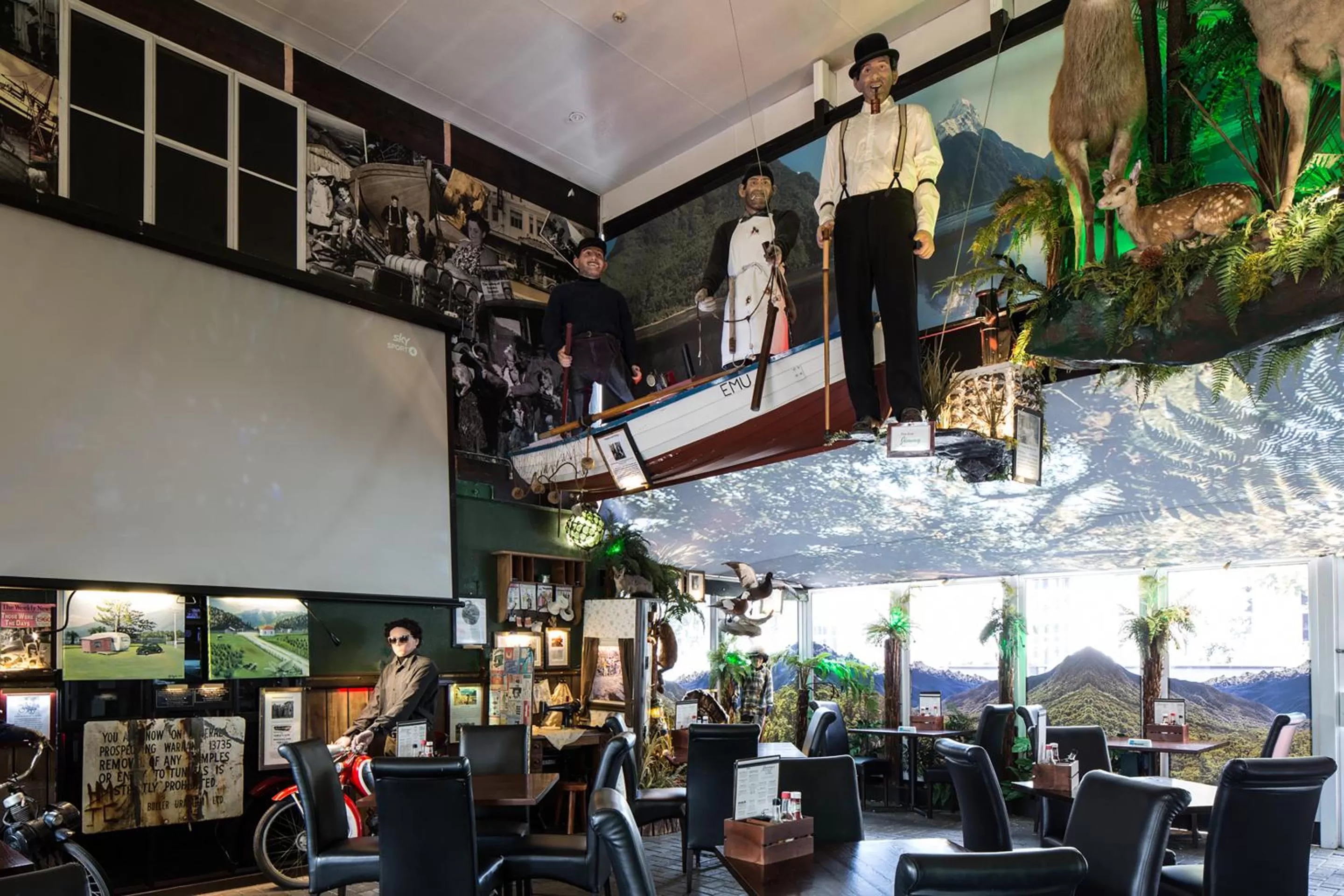 Restaurant/places to eat in Pavilions Hotel