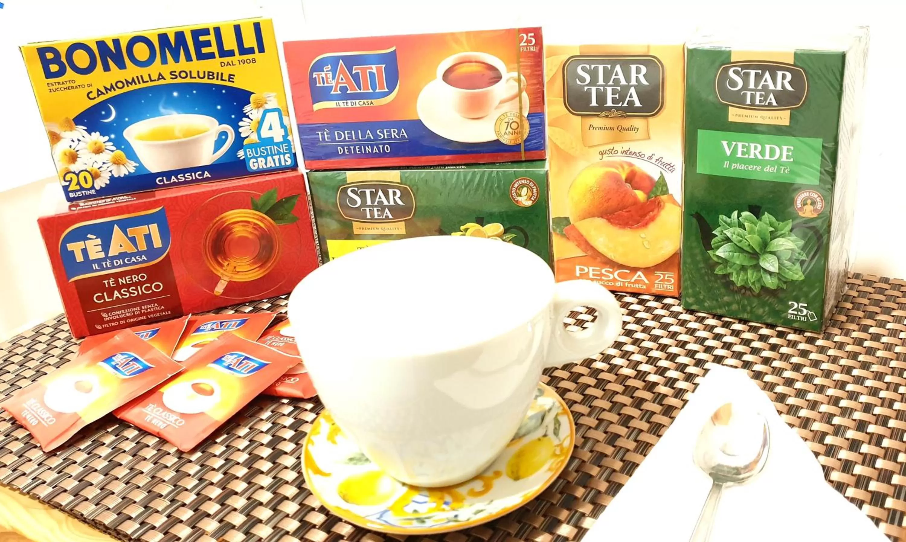 Coffee/tea facilities in B&B Napoli Città