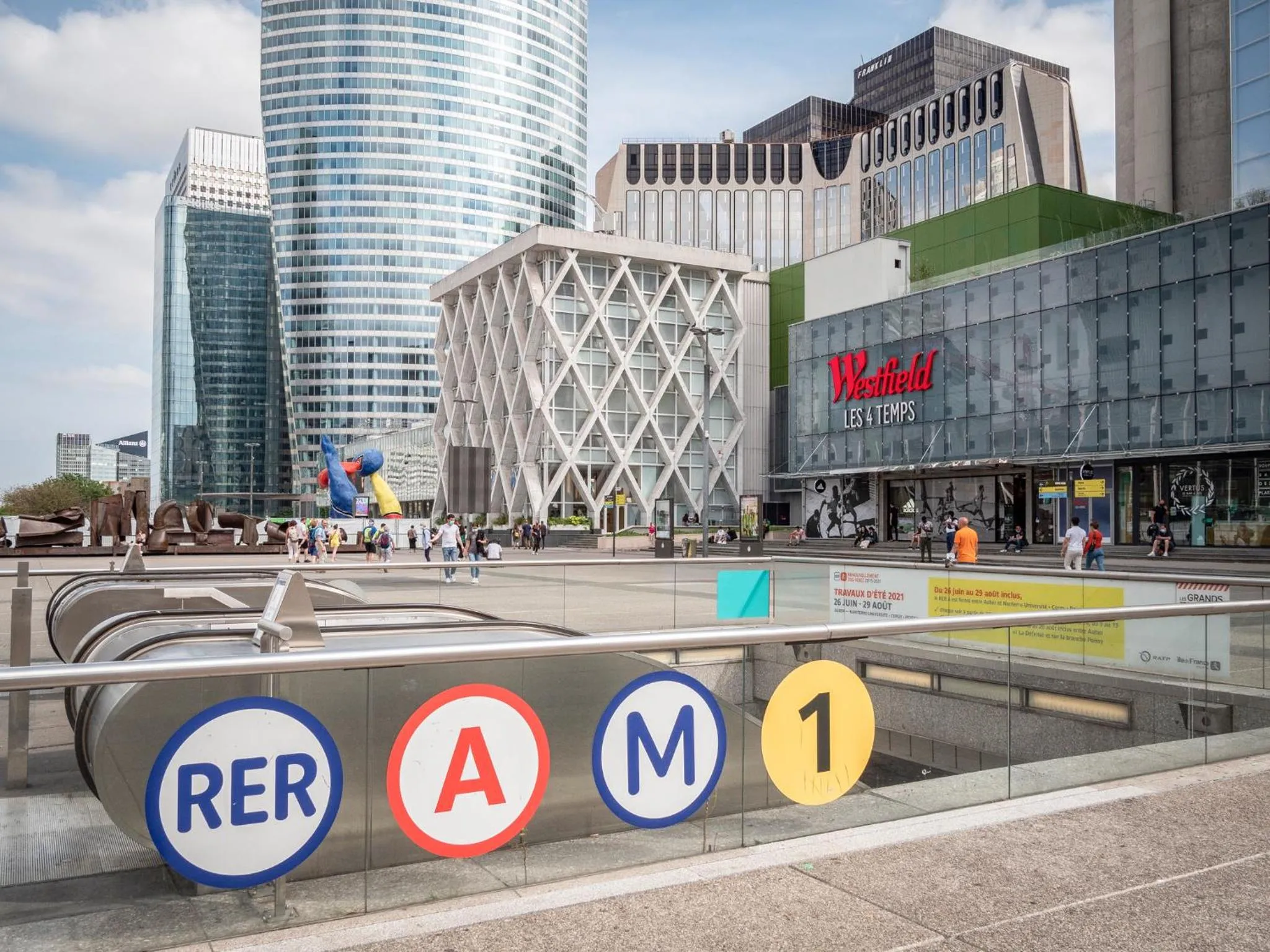 Nearby landmark in ibis Nanterre La Défense