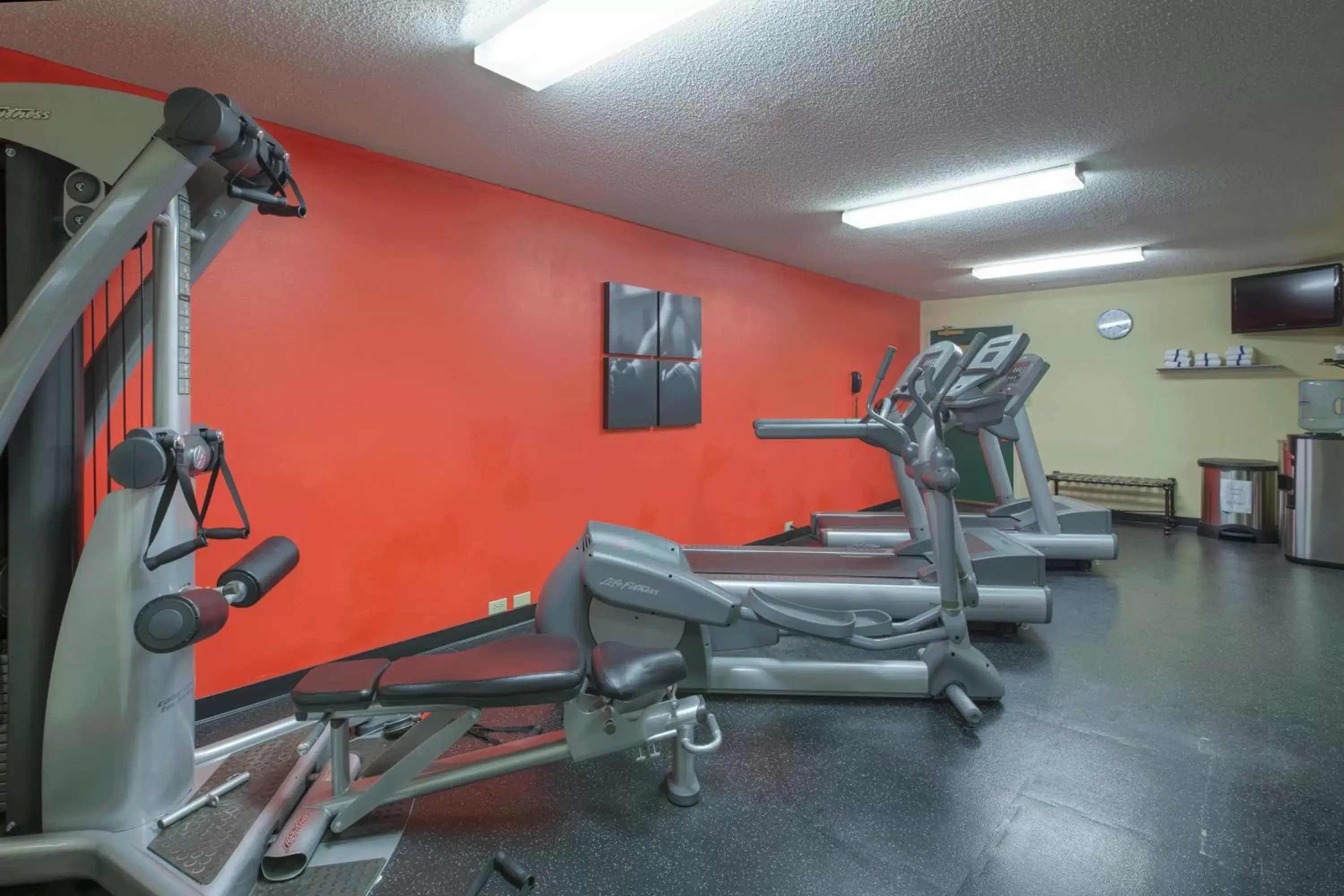 Fitness centre/facilities, Fitness Center/Facilities in Country Inn & Suites by Radisson, Waterloo, IA