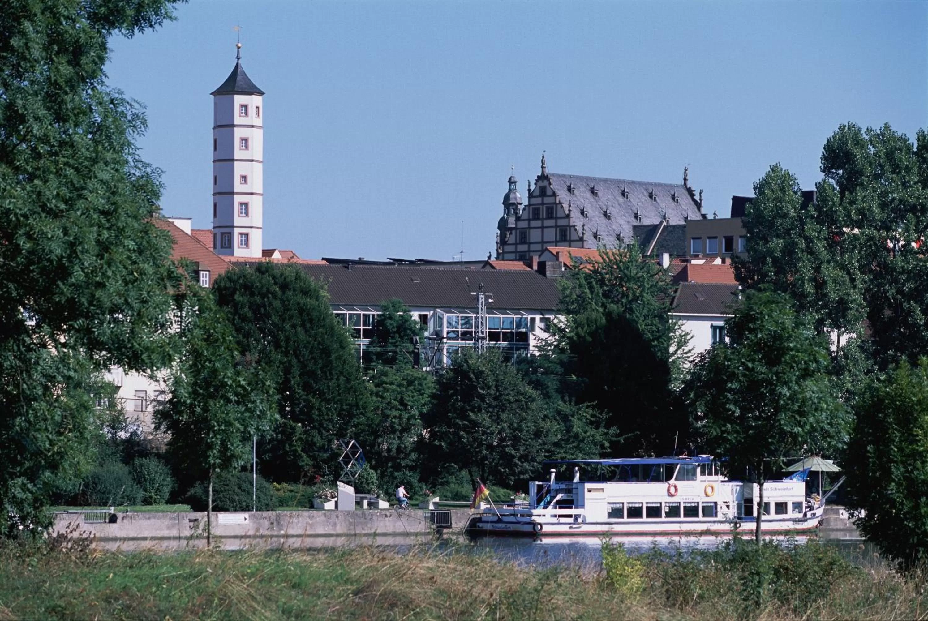 City view in Mercure Hotel Schweinfurt Maininsel