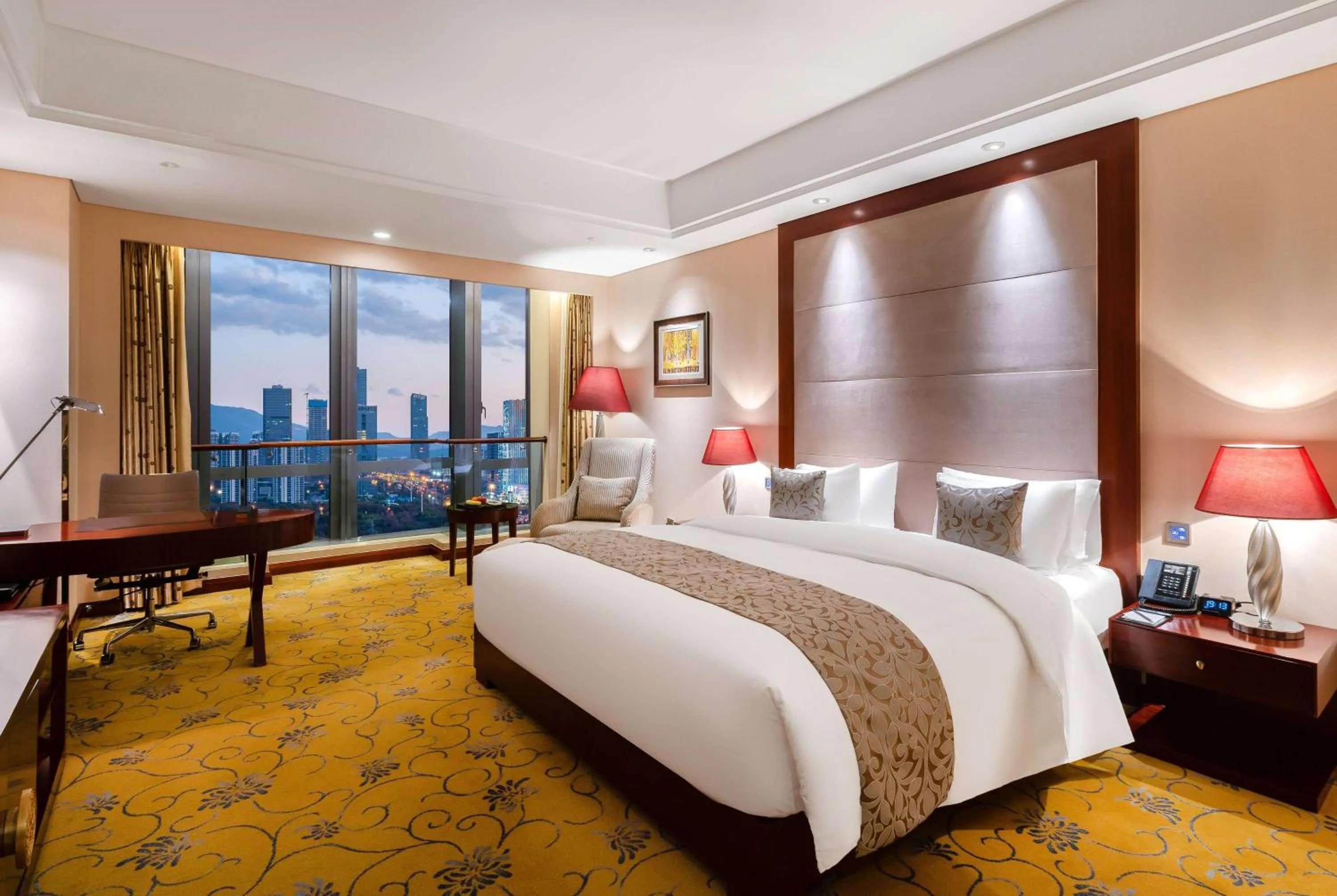 Photo of the whole room, Bed in Howard Johnson Tropical Garden Plaza Kunming