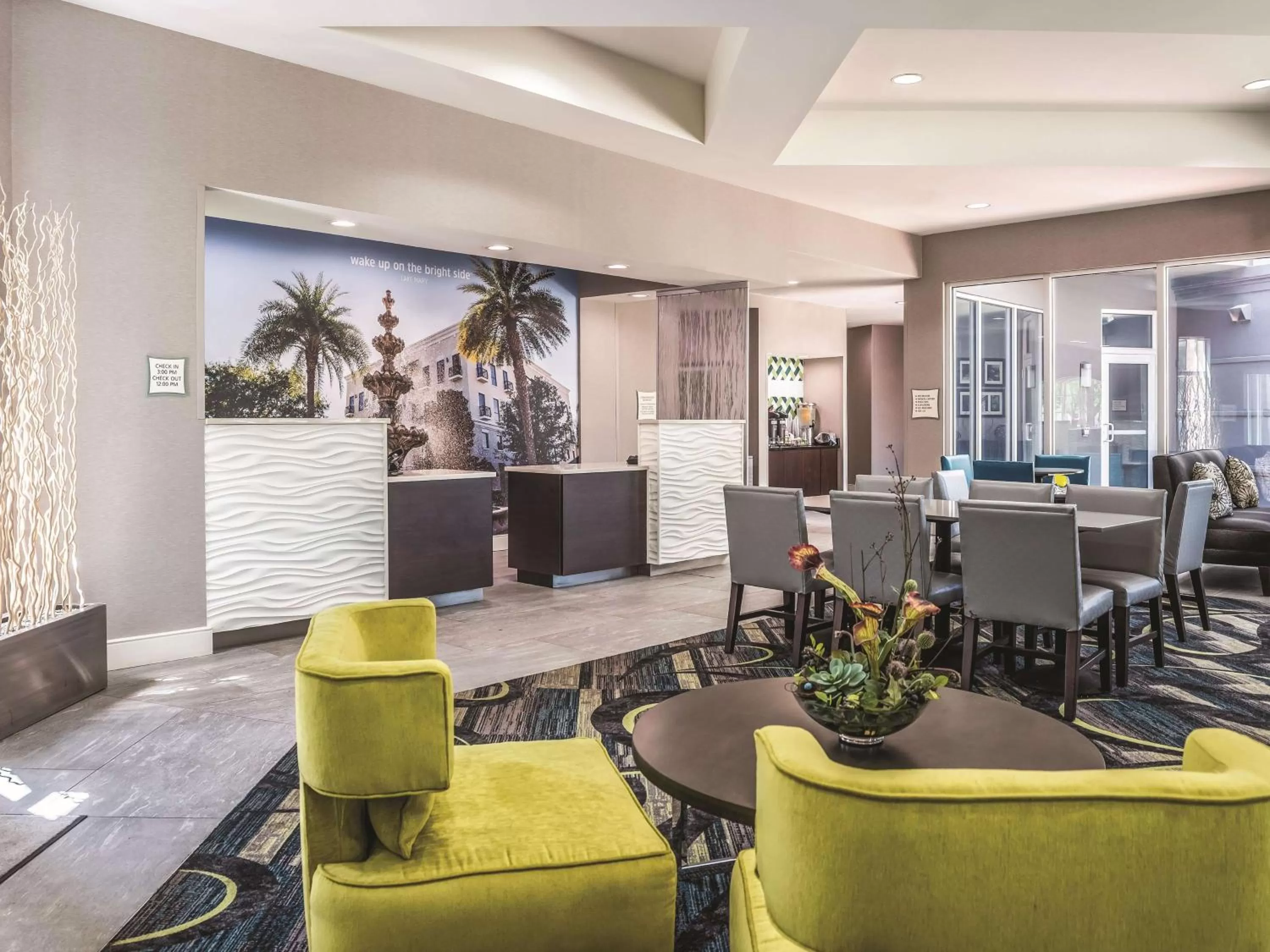 Lobby or reception in La Quinta by Wyndham Orlando Lake Mary