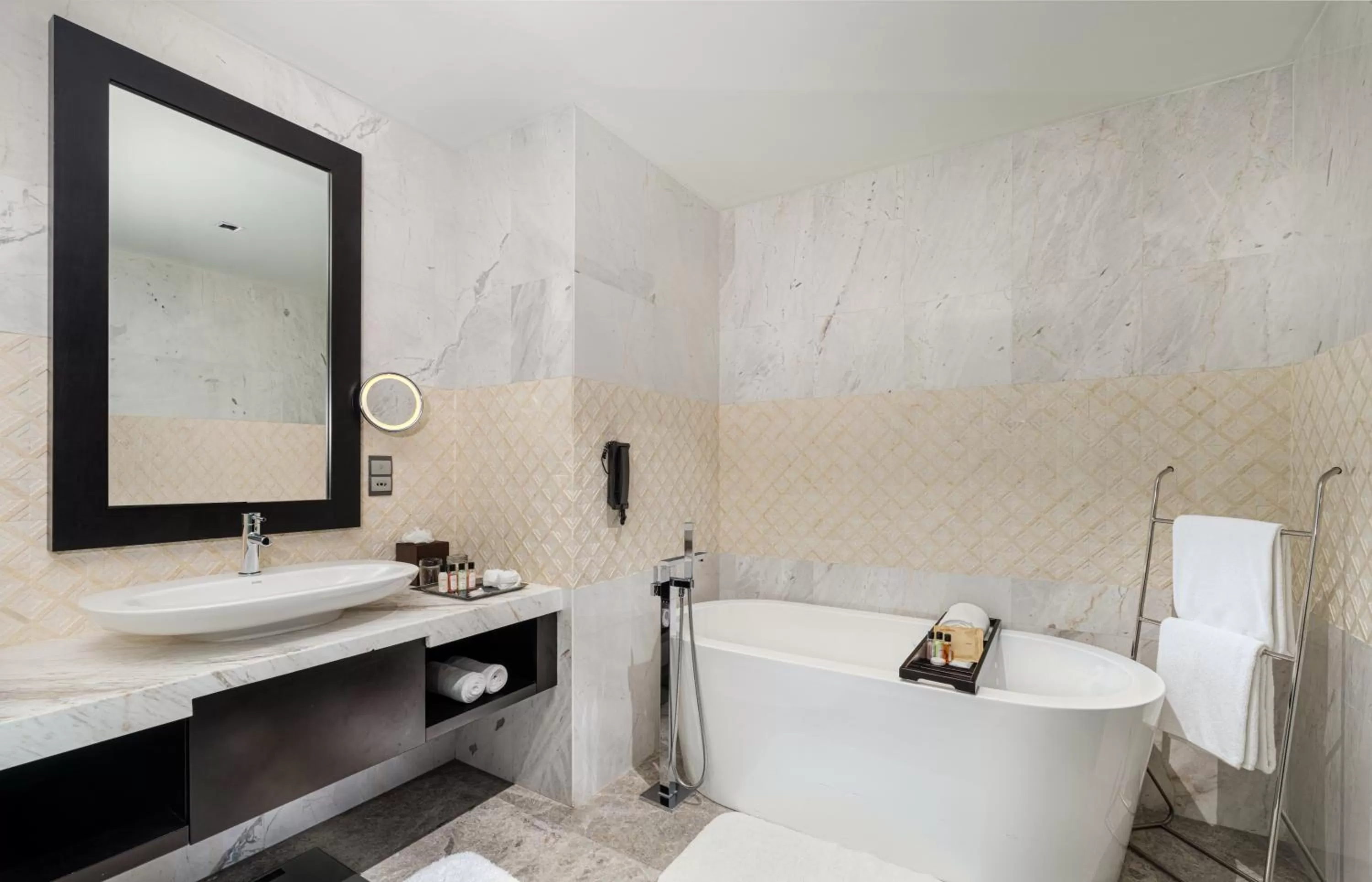 Bathroom in Mövenpick Hotel Colombo