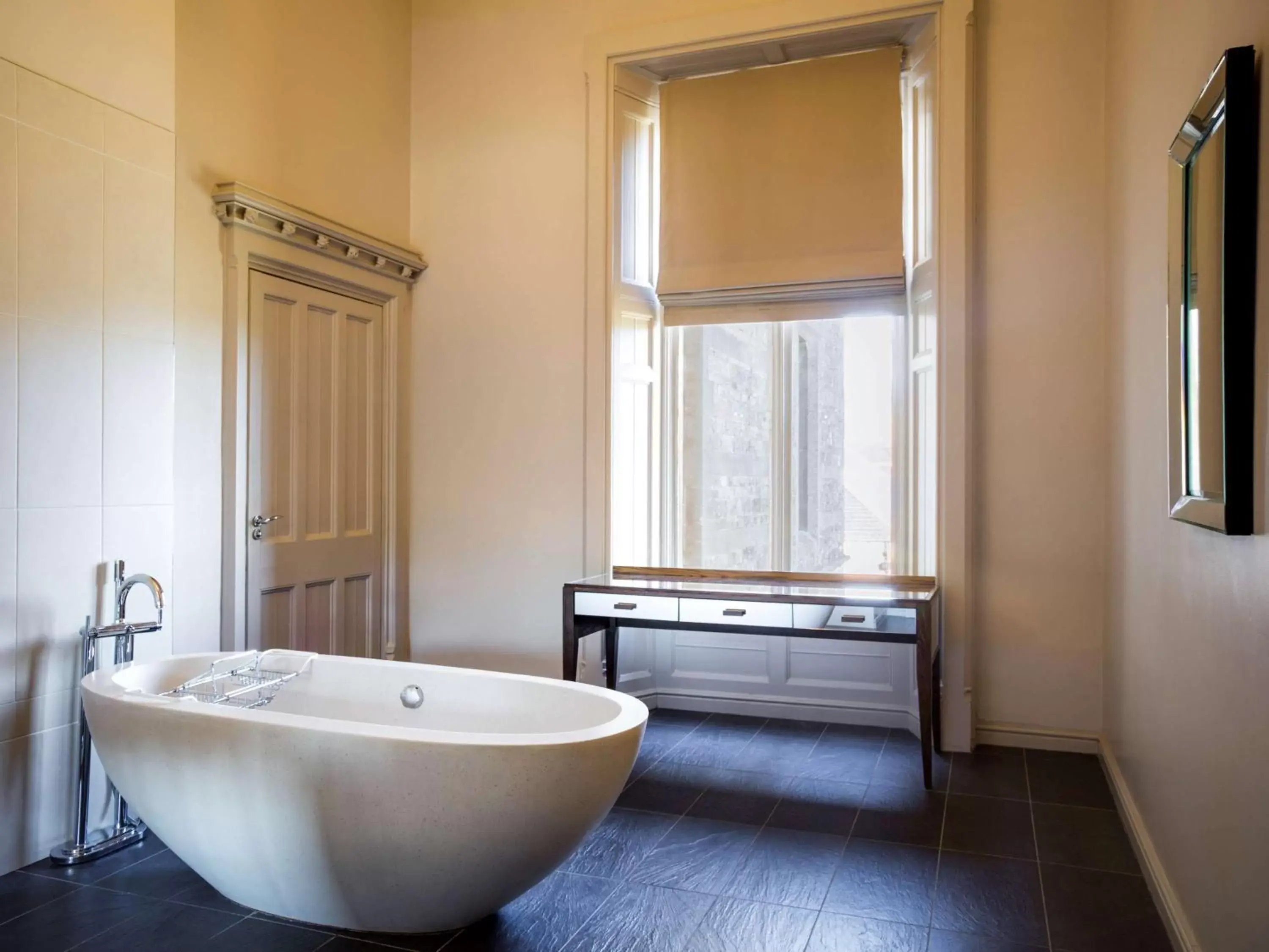 Bathroom in Mercure Warwickshire Walton Hall Hotel & Spa