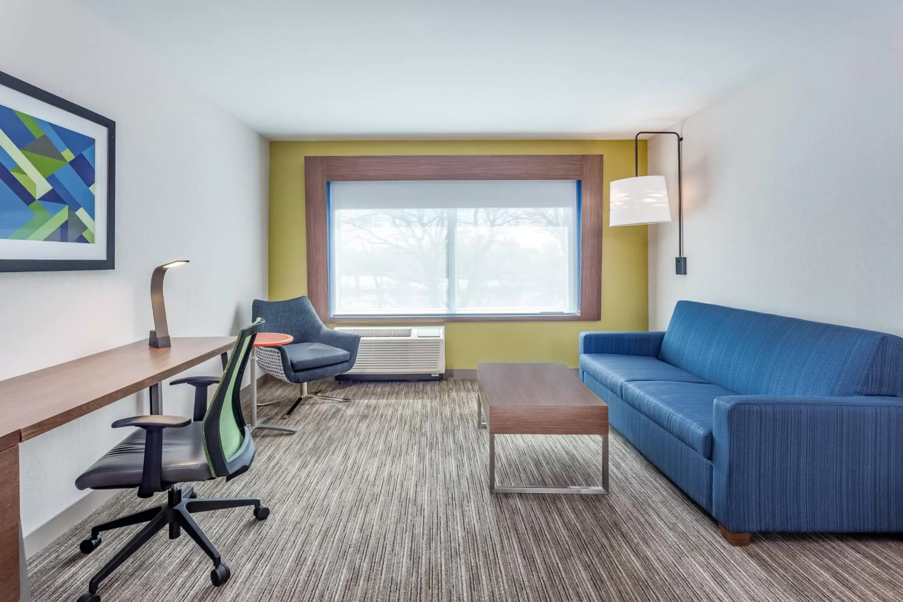 Photo of the whole room, Seating Area in Holiday Inn Express & Suites Hammond, an IHG Hotel