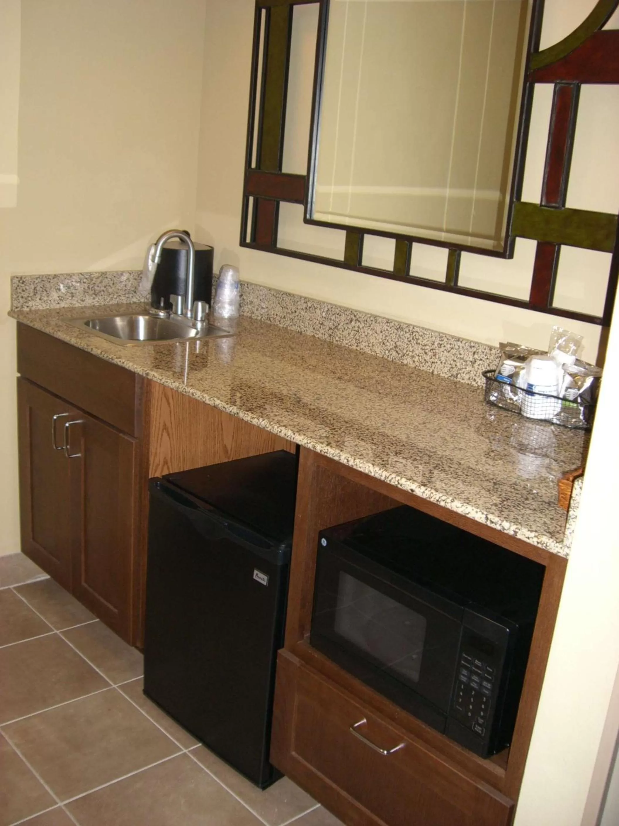 Kitchen or kitchenette in Hampton Inn and Suites Pueblo/North