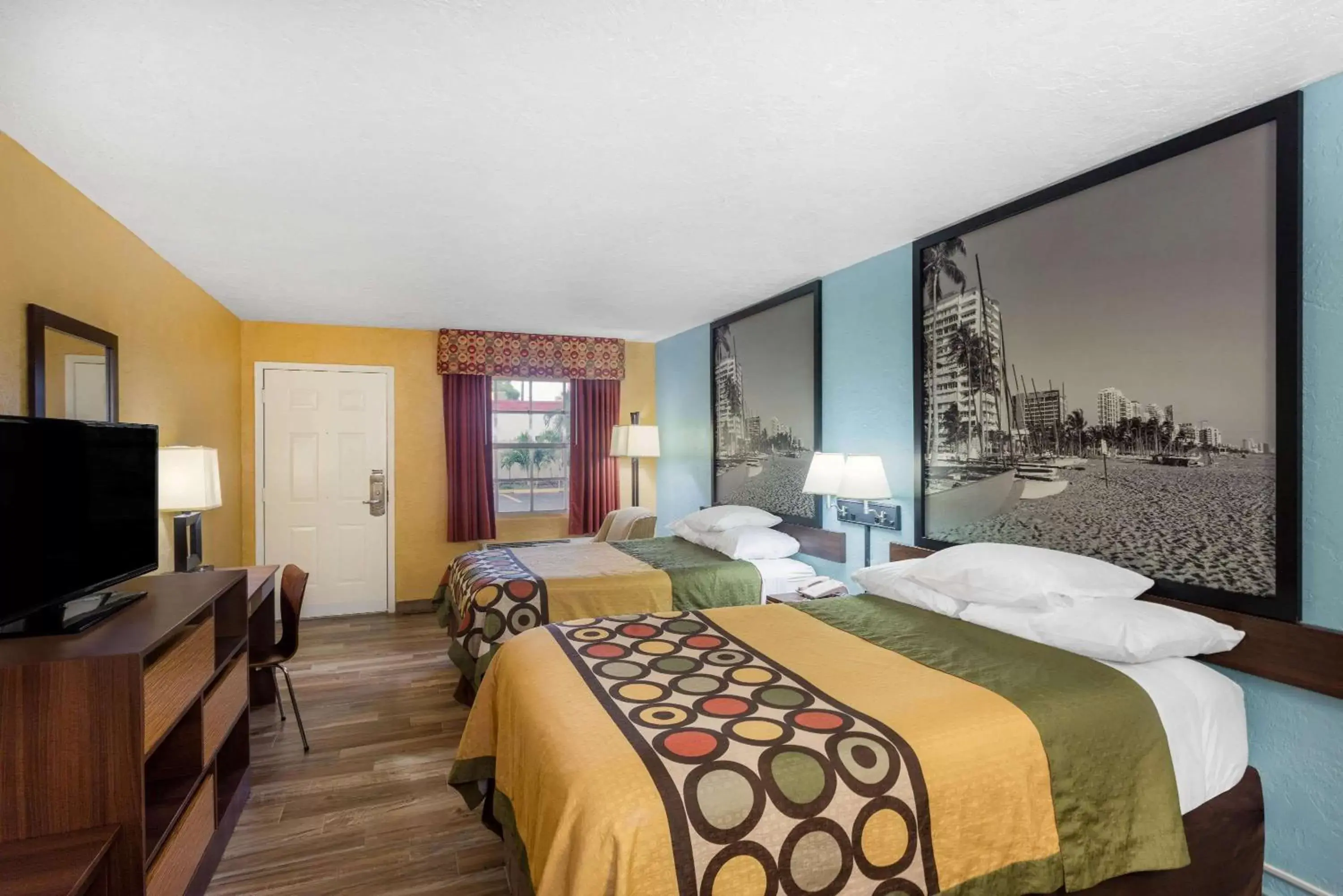 Photo of the whole room, Bed in Super 8 by Wyndham Bradenton Sarasota Area Photo of the whole room, Bed in Super 8 by Wyndham Bradenton Sarasota Area