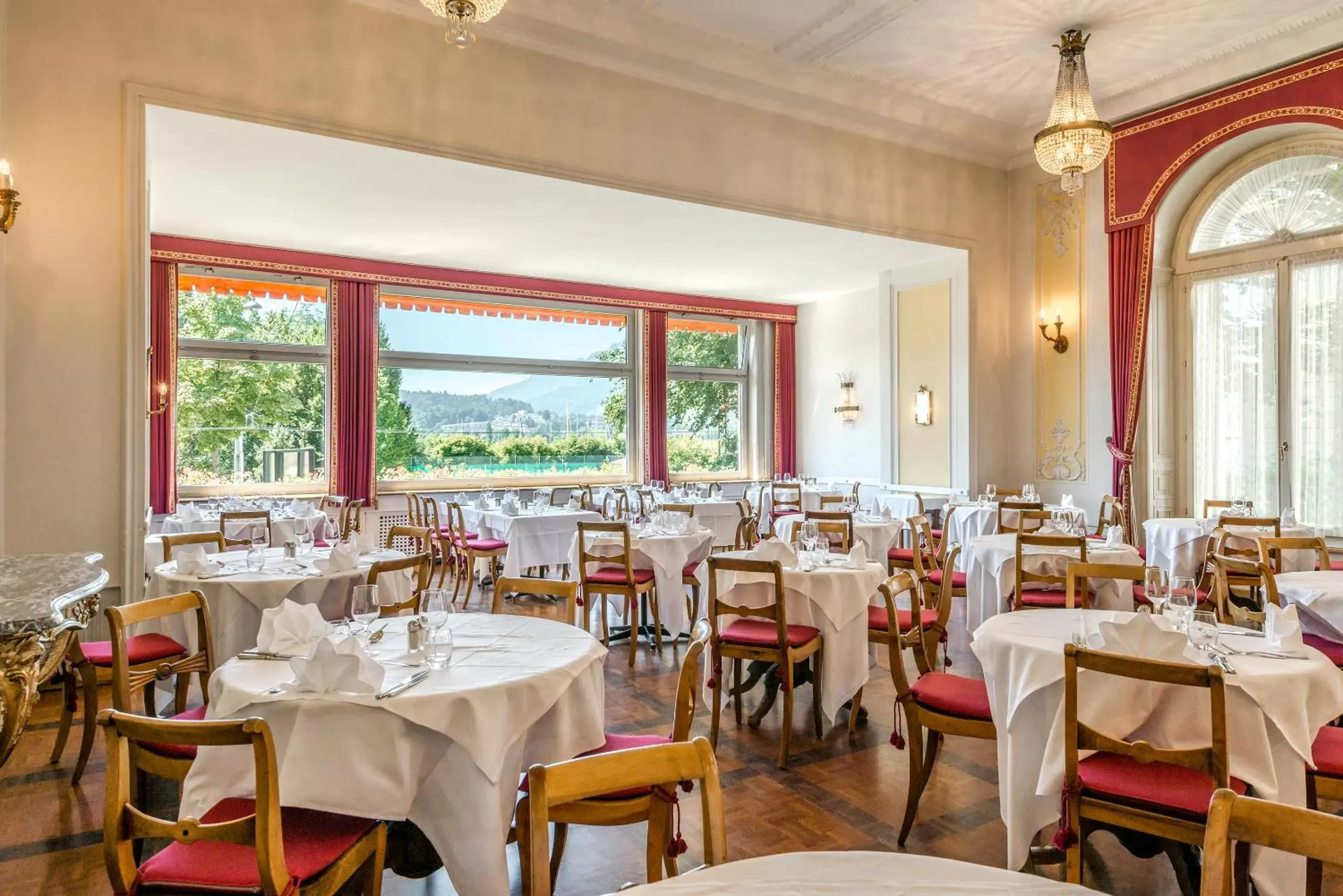 Restaurant/places to eat in Grand Hotel Europe Restaurant/places to eat in Grand Hotel Europe