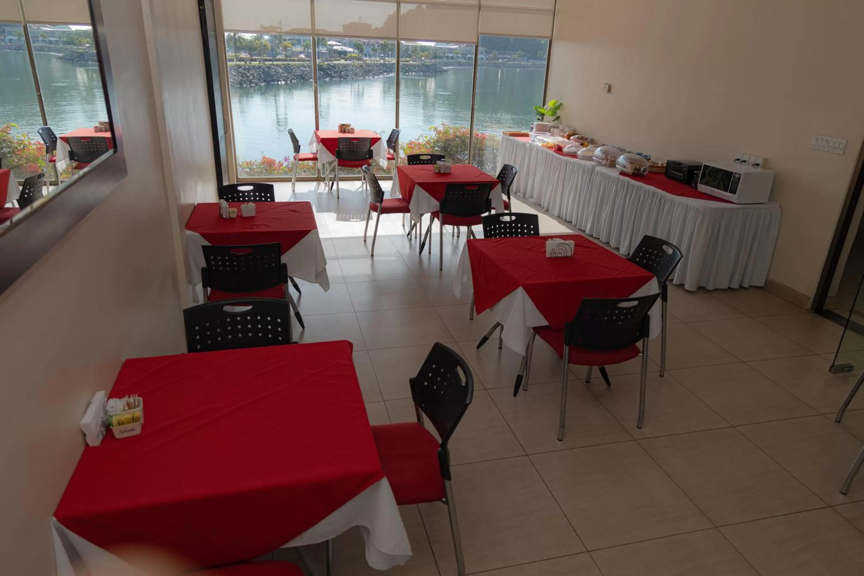 Restaurant/places to eat in The Beach House