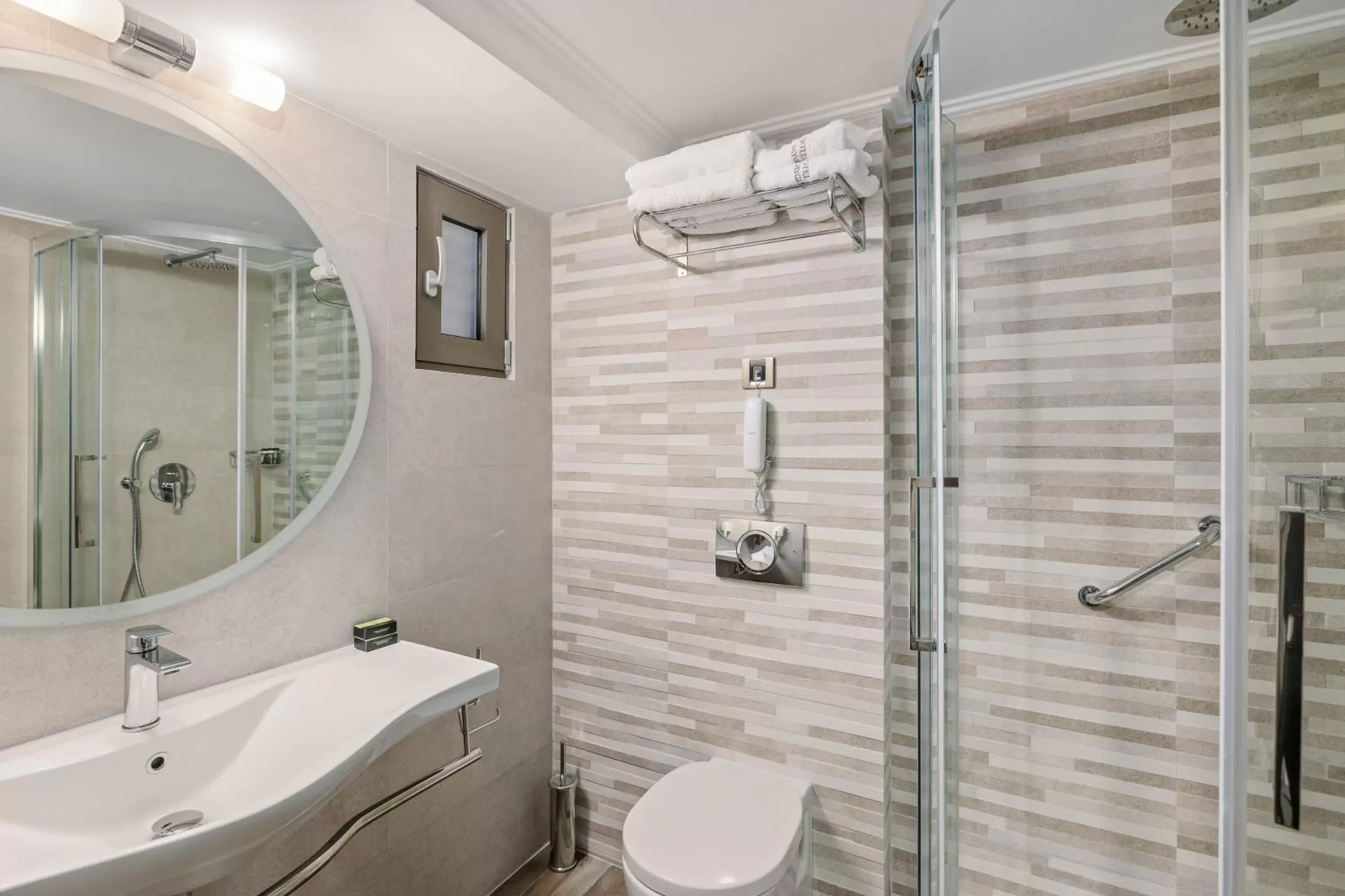 Bathroom in Akti Taygetos - Conference Resort