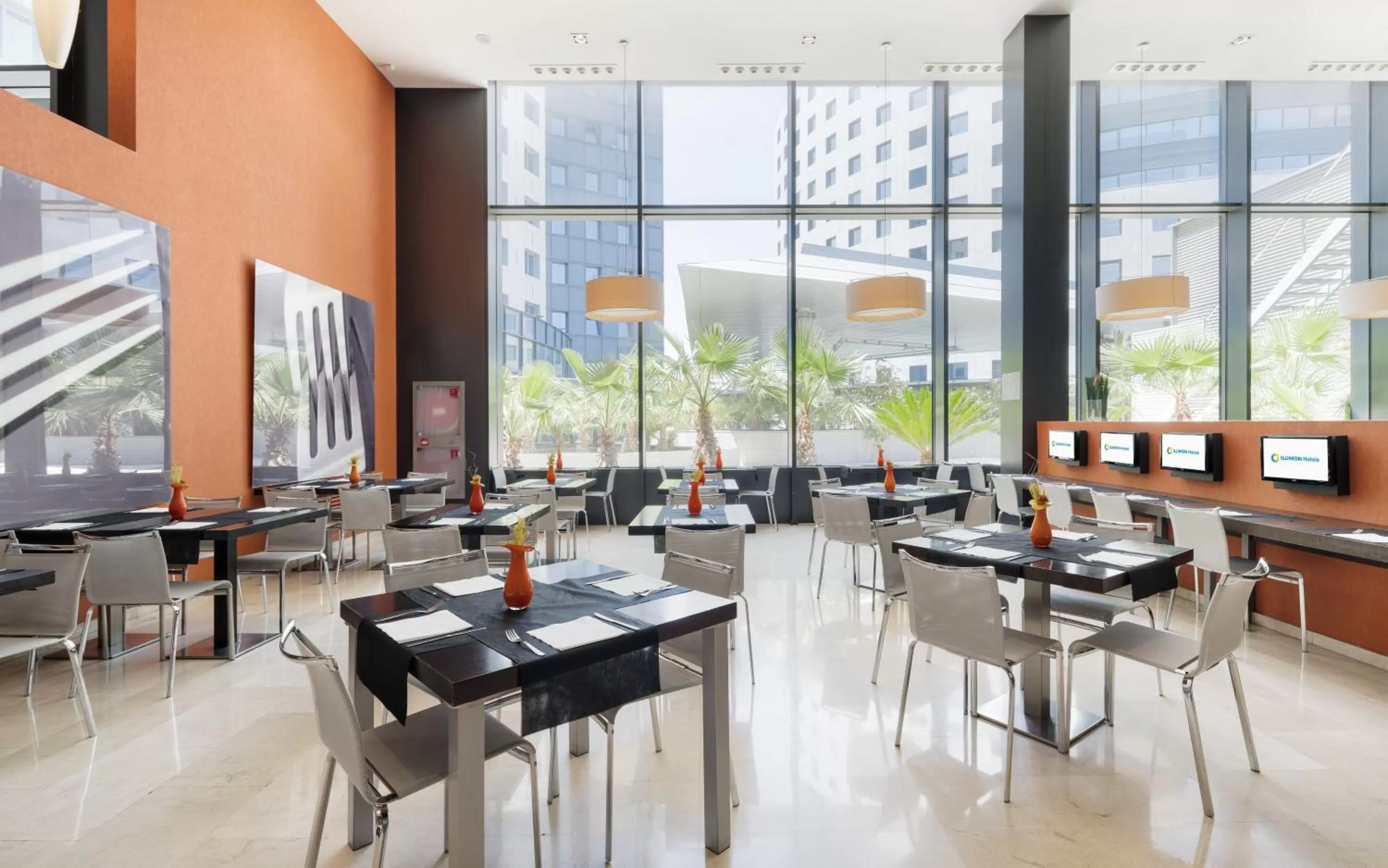 Restaurant/places to eat in Ilunion Aqua 3