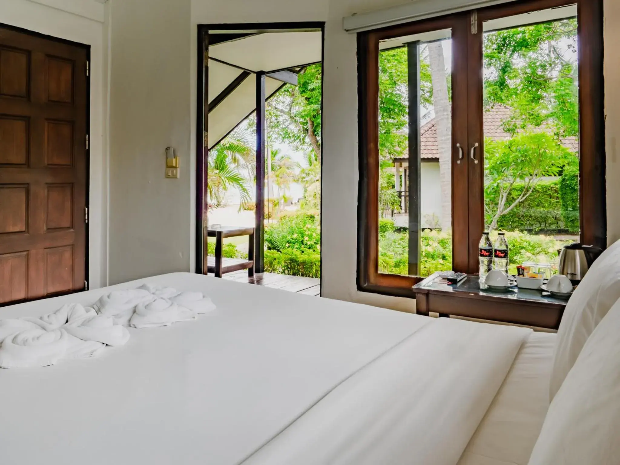 Bed in Am Samui Resort Taling Ngam