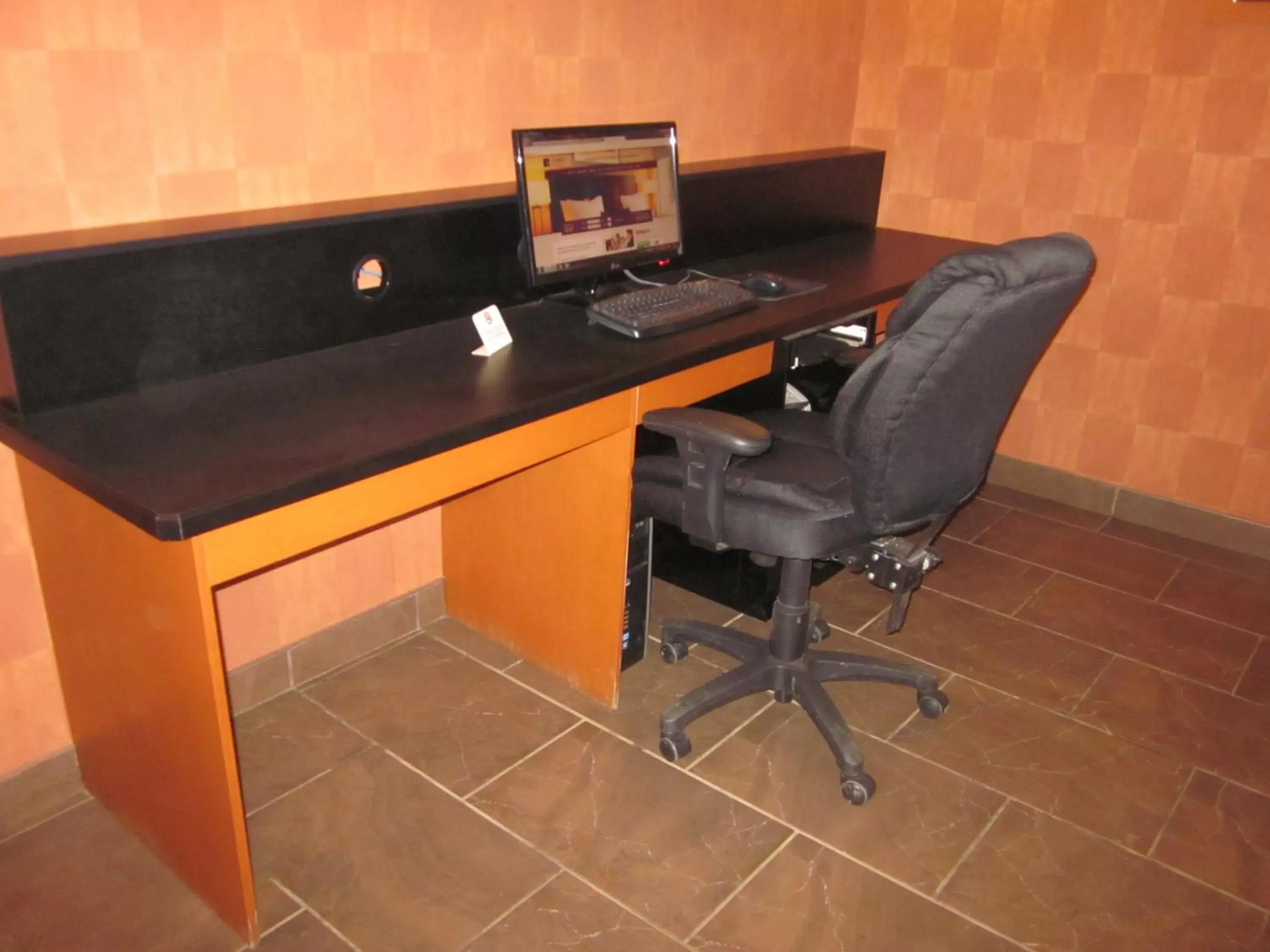 Business facilities in Franklin Suite Hotel