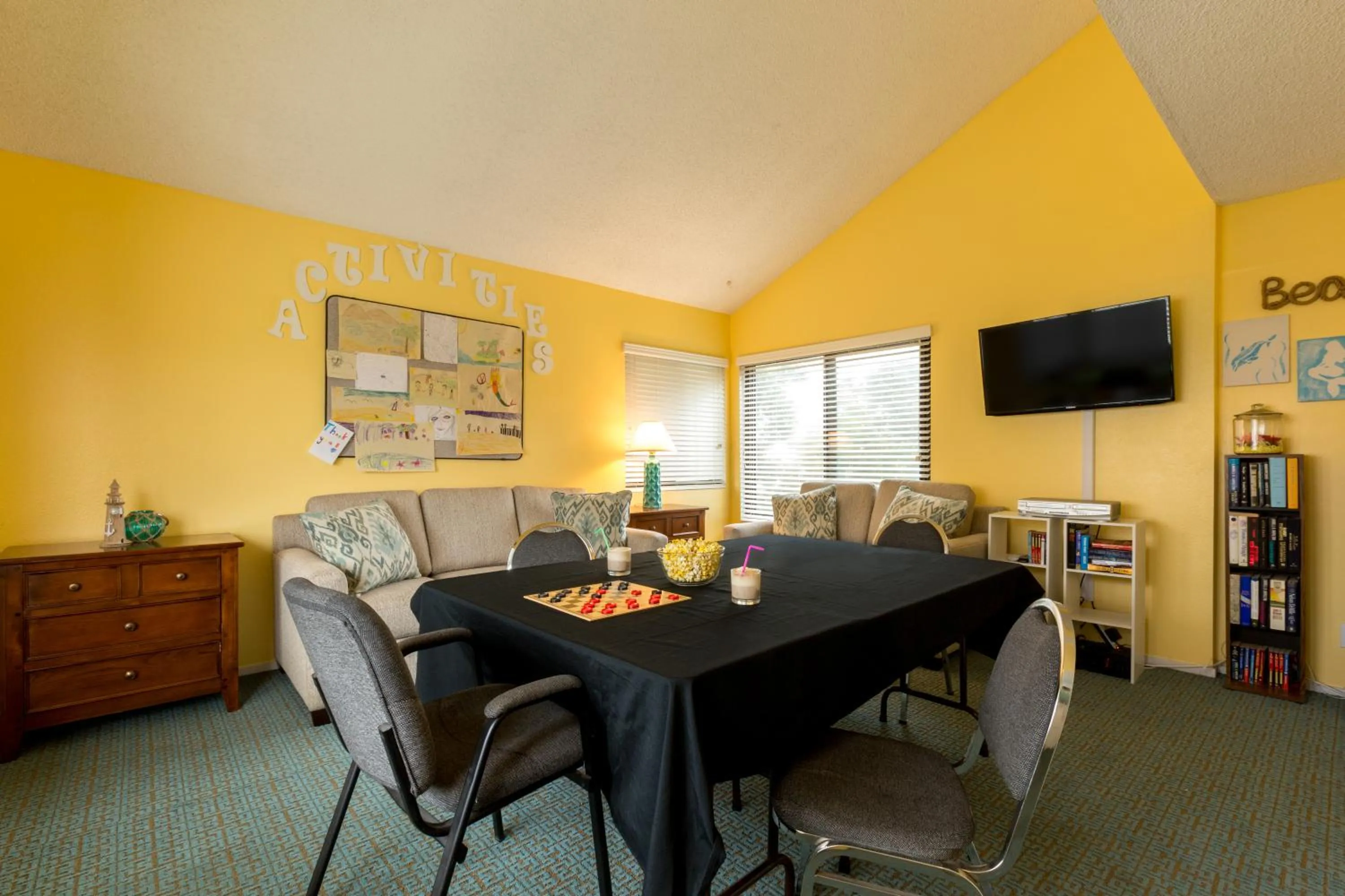 Communal lounge/ TV room in Channel Island Shores