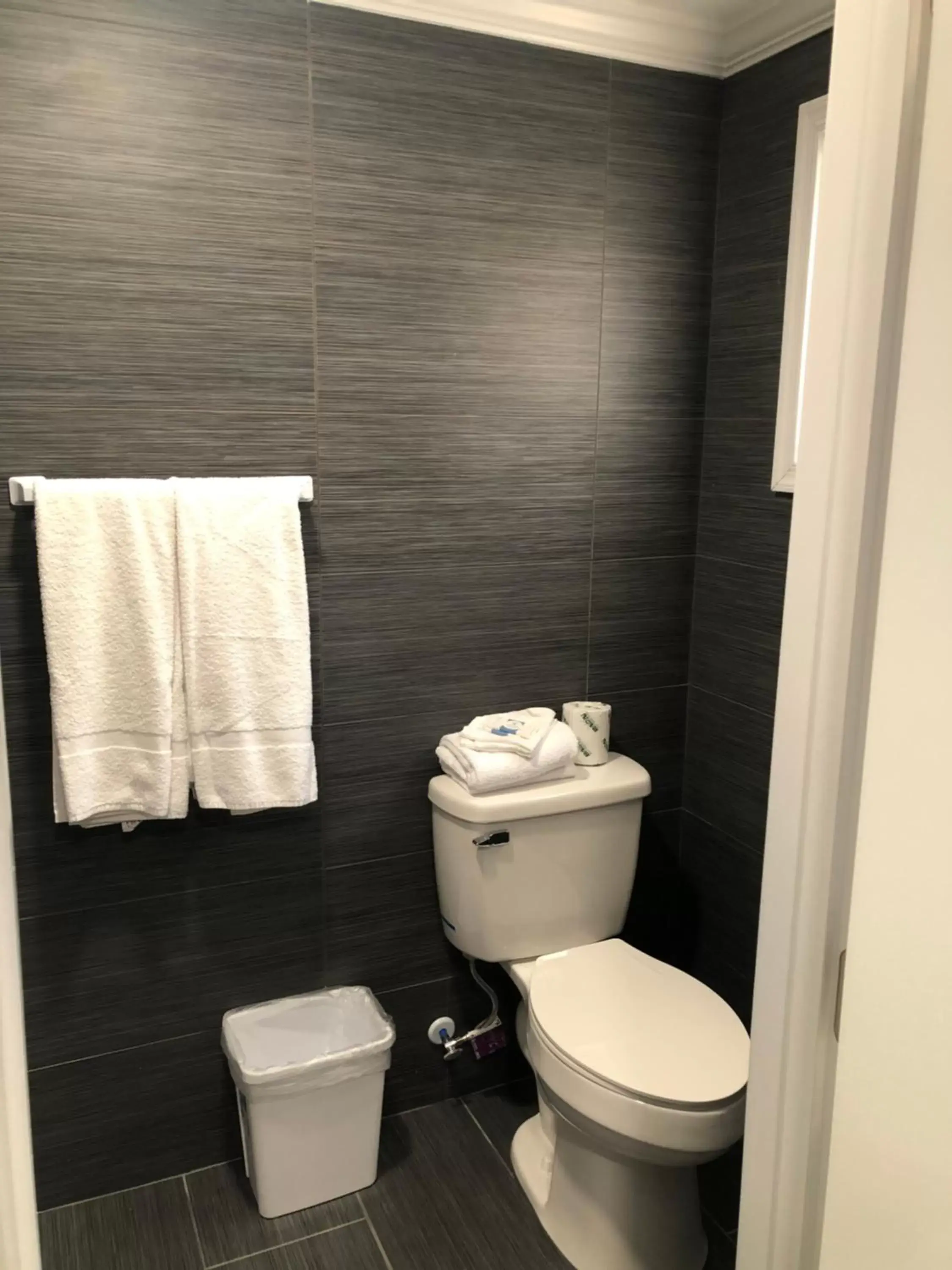 Bathroom in Bay Inn Hotel