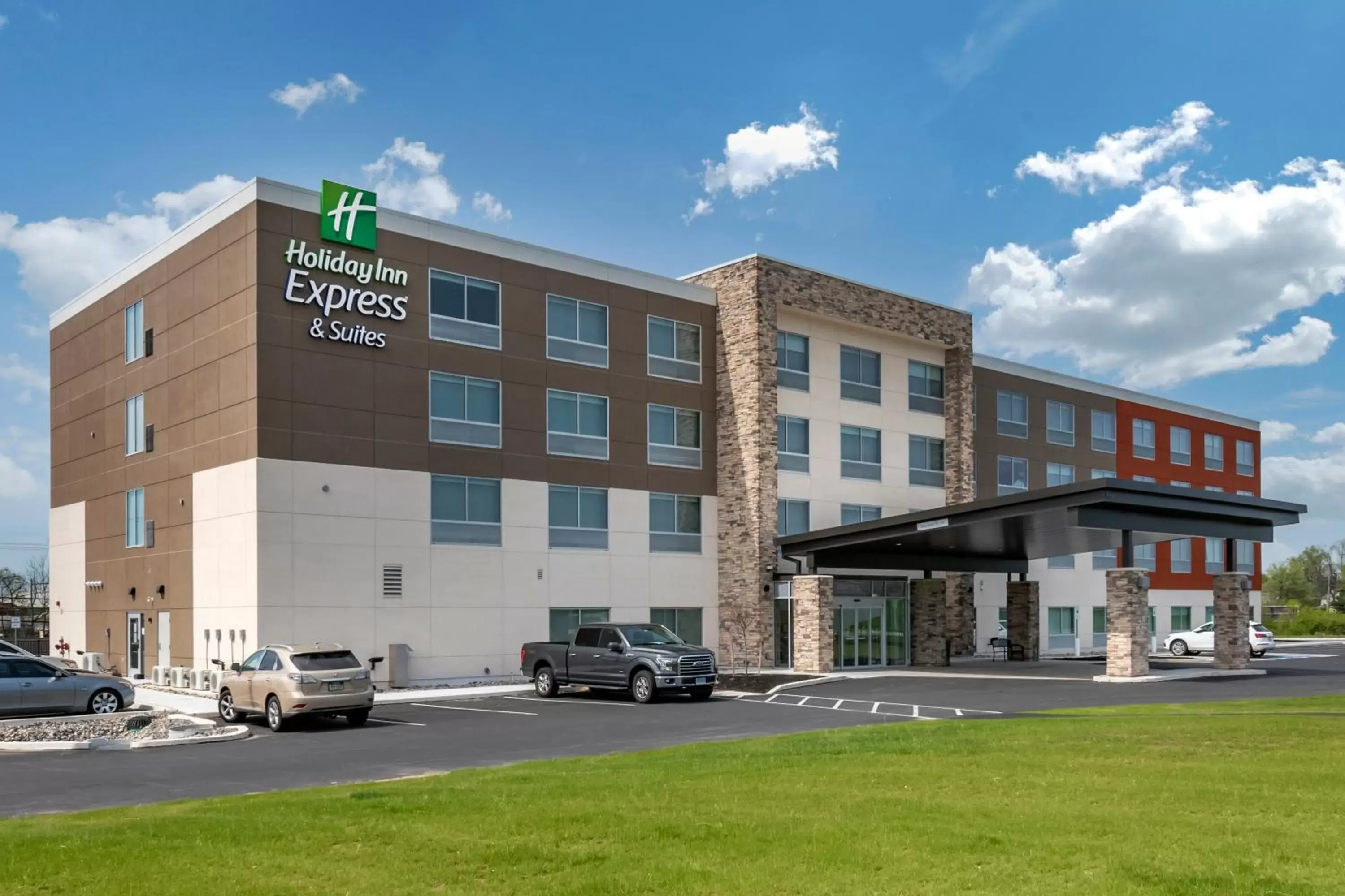 Property building in Holiday Inn Express & Suites - Lancaster - Mount Joy, an IHG Hotel