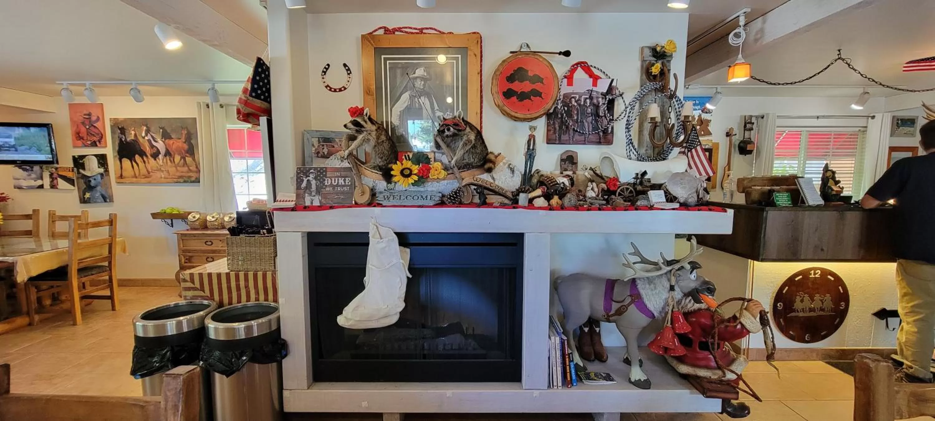 Lobby or reception in Hot Springs Inn