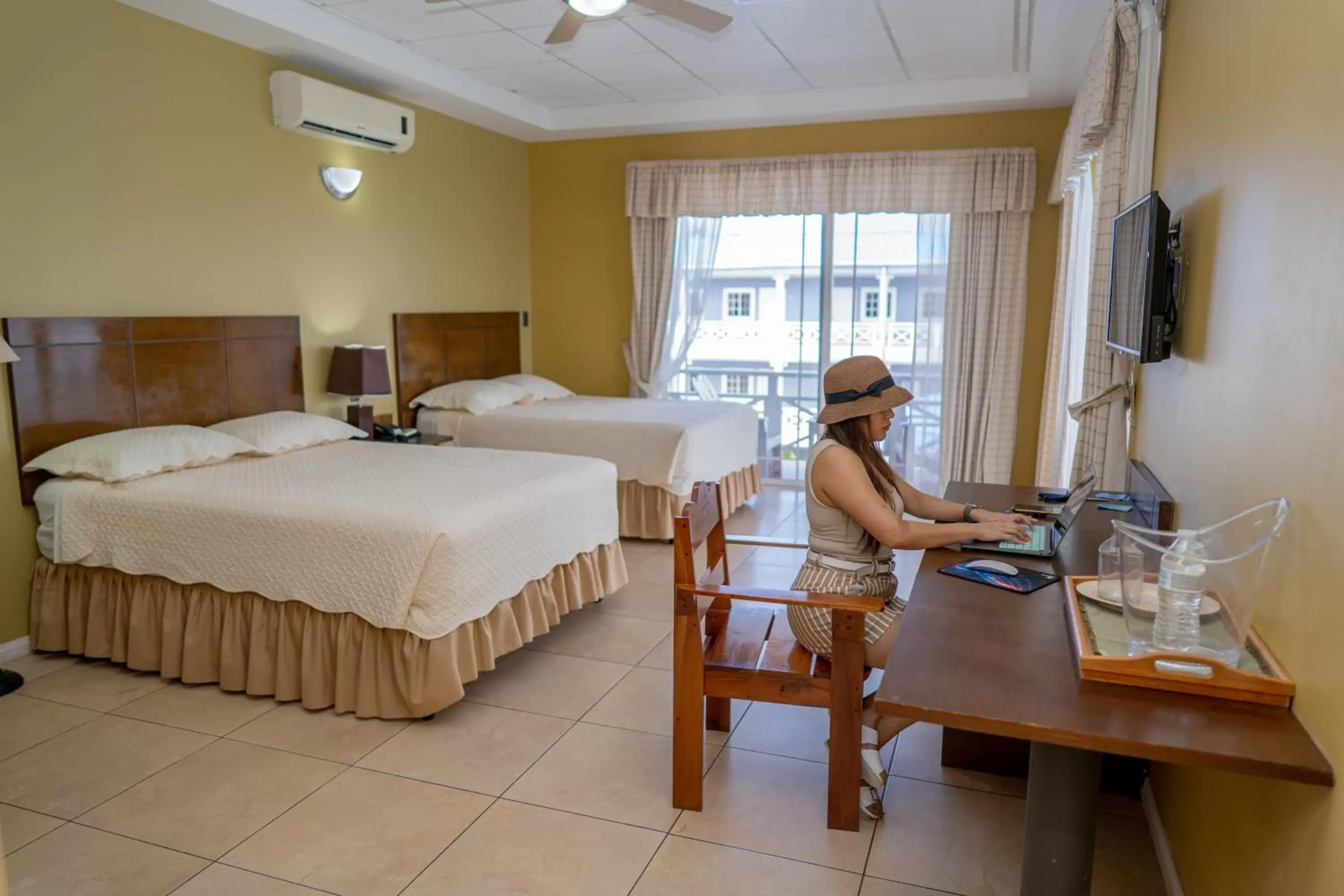 Photo of the whole room in Hotel Casona del Lago